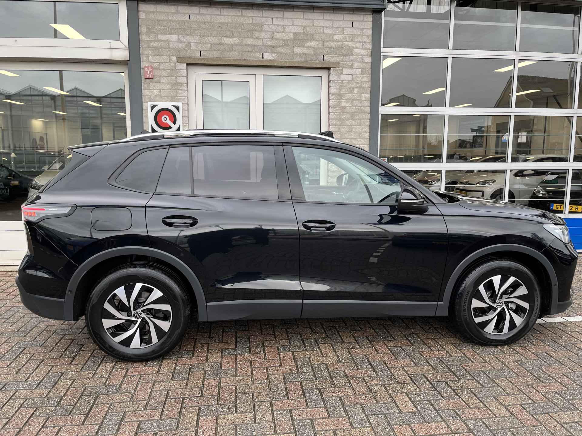 Volkswagen Tiguan 1.5 eTSI Life Edition / AUTOMAAT/ GARANTIE TM 6-2030/ PANO/ CAMERA/ PARK. SENSOREN/ LED/ DODE HOEK/ KEYLESS/ ADAPT. CRUISE/ APP CONNECT/ CLIMA/ DAB/ - 60/64