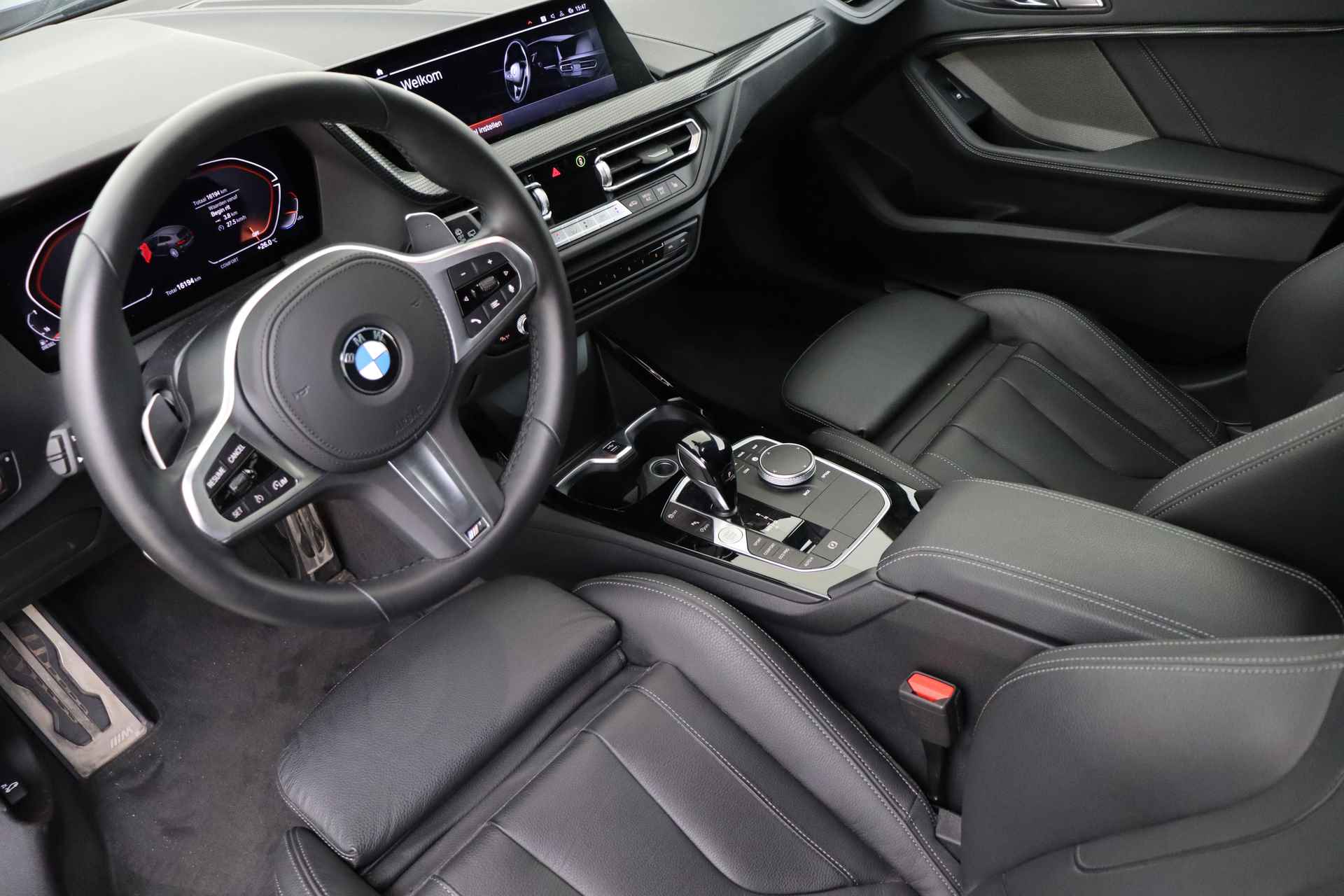BMW 1-serie 120d High Executive M Sport Automaat / M Sportstoelen / Adaptieve LED / Stoelverwarming / Harman Kardon / Parking Assistant / Live Cockpit Professional / Cruise Control - 7/72
