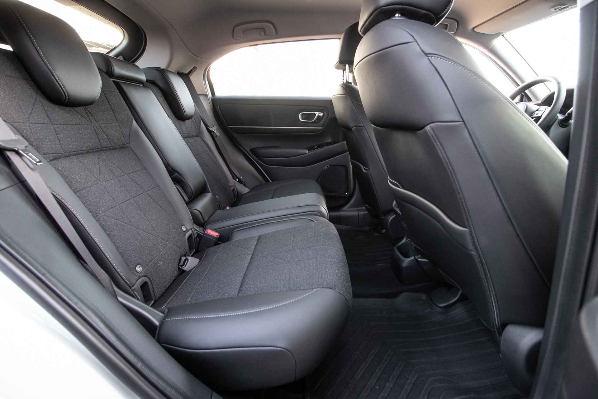 Honda HR-V 1.5 e:HEV Advance automaat All-in rijklaarprijs | Privacy glass | Dodehoek sens. | Stuur+stoelverw. - 7/43