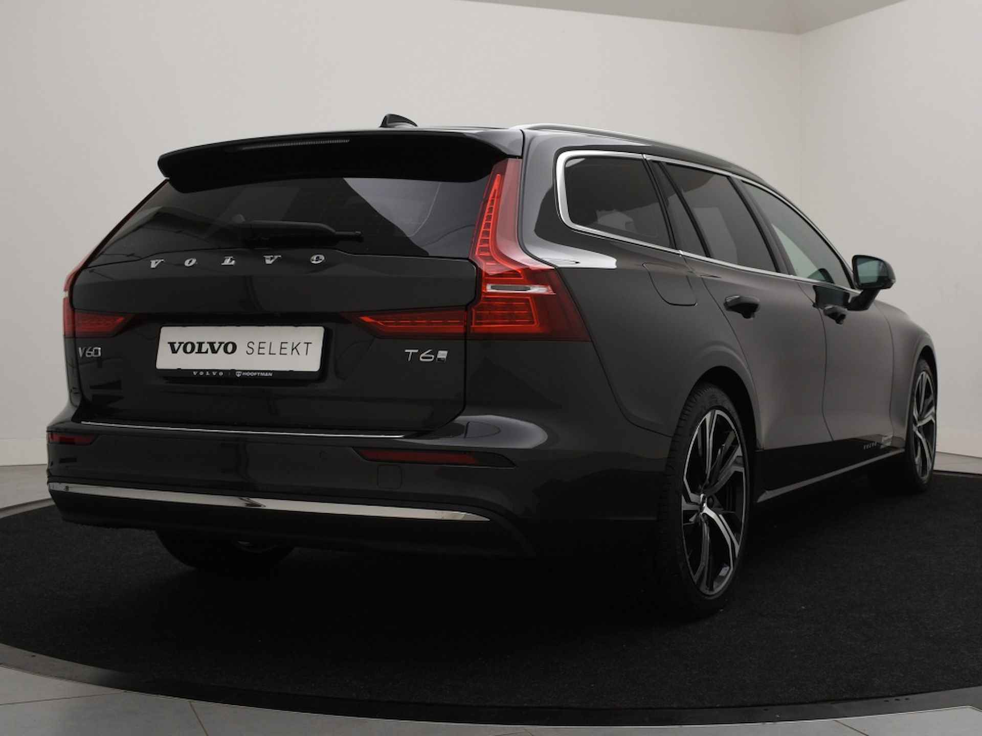 Volvo V60 T6 PLUG-IN HYBRID ESSENTIAL EDITION 19INCH GETINT GLAS STOELVERW - 3/37