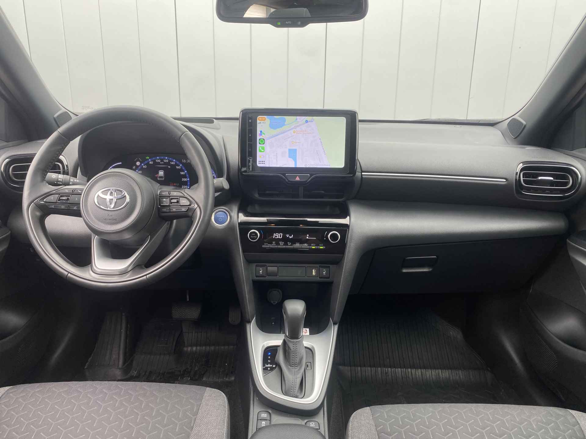 Toyota Yaris Cross 1.5 Hybrid Style Panoramadak Navi Headup Carplay Clima Cruise Keyless Stoel Stuur Verwarming - 12/33