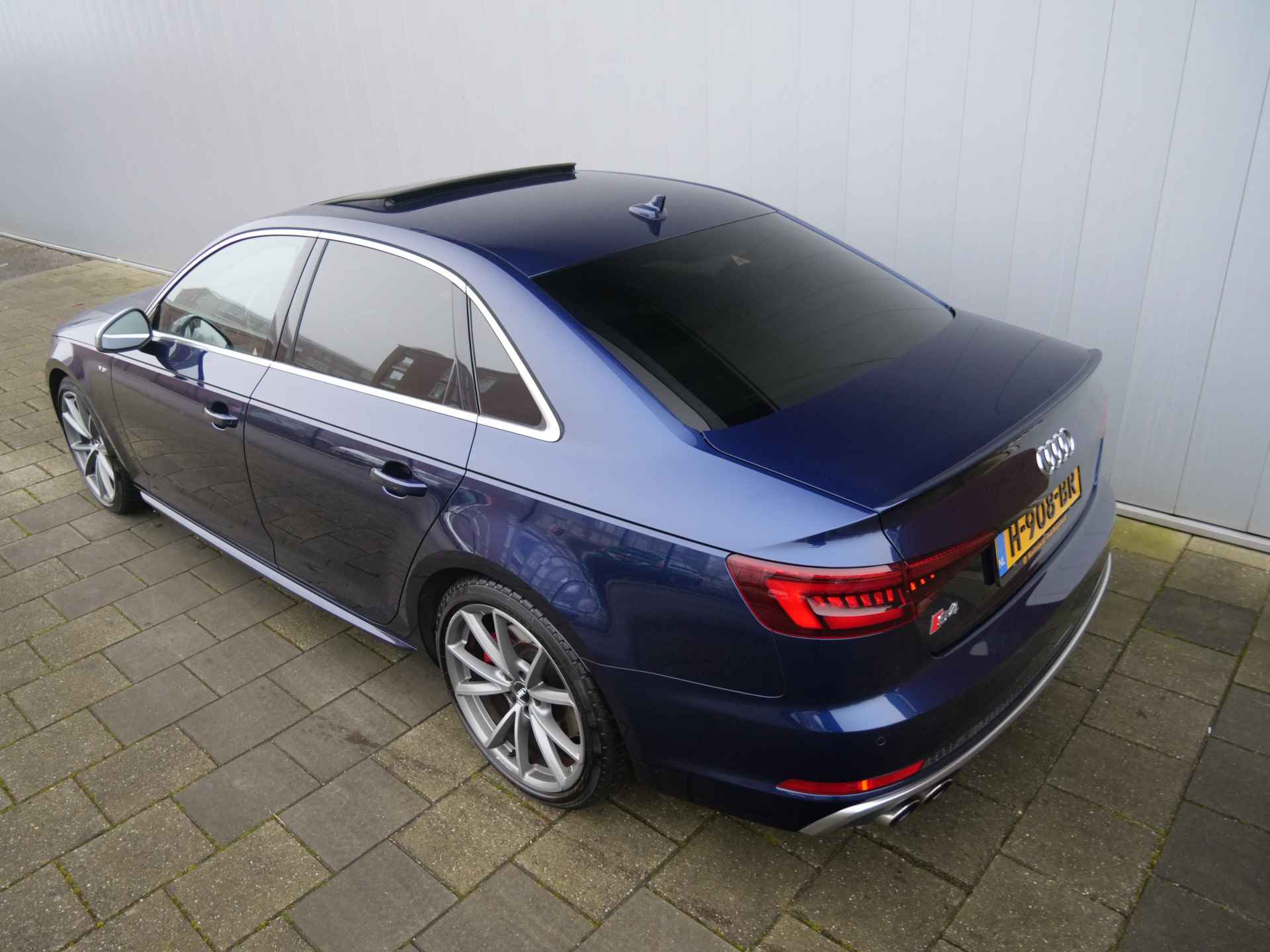 Audi A4 Limousine 3.0 TFSI S4 quattro 354pk Pro Line Plus Automaat Schuifdak / Massagestoel / 19 Inch / Trekhaak - 19/40