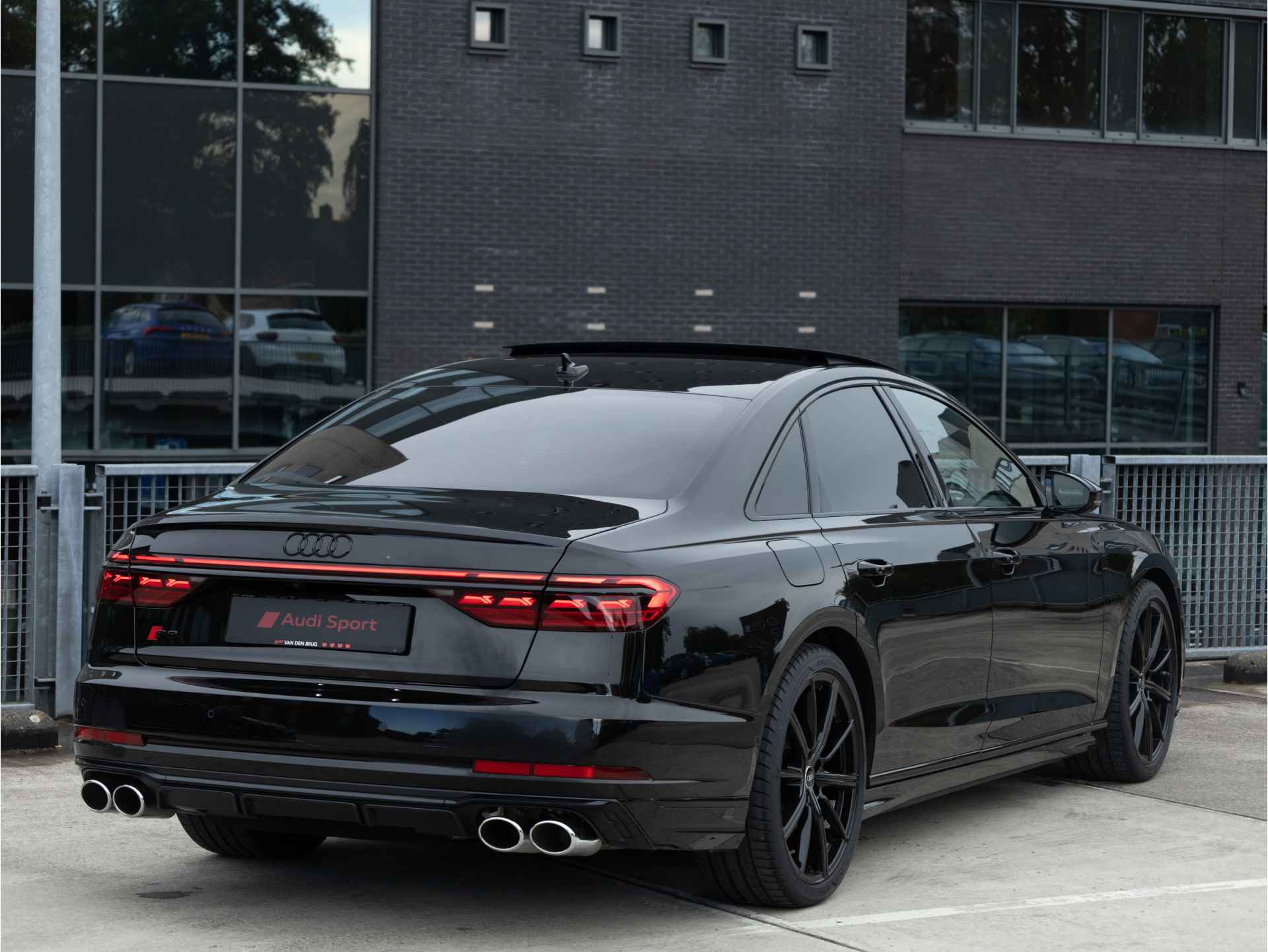 Audi S8 4.0 TFSI 571PK QUATTRO | B&O | Pano | TV | Vierwielsturing | Servo | Alcantara hemel | Head-up | Stoelventilatie-/massage v+a | Digital Matrix-LED - 50/108