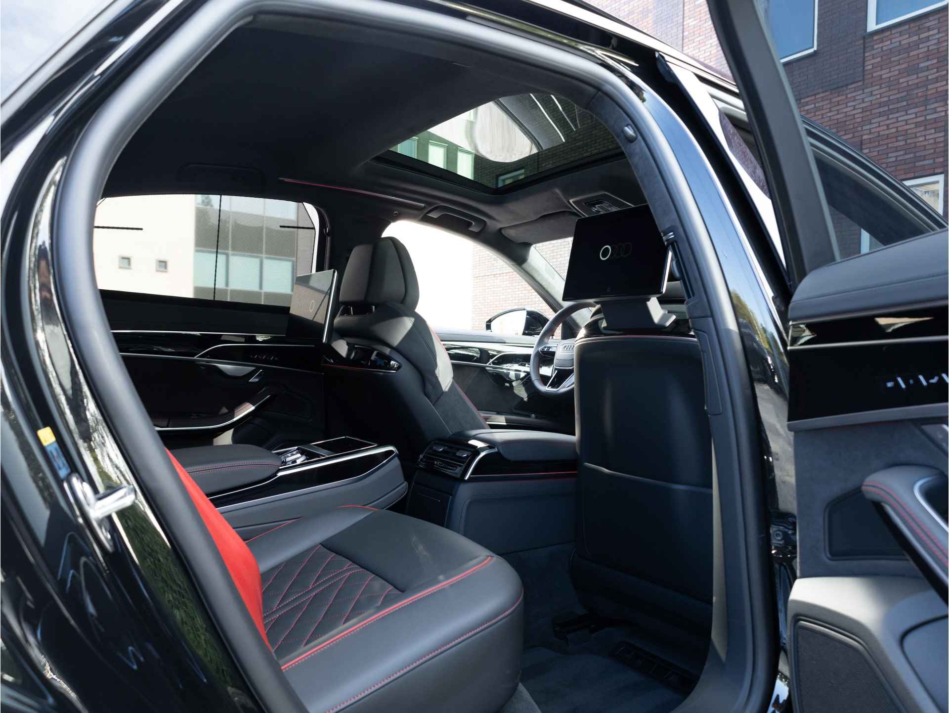 Audi S8 4.0 TFSI 571PK QUATTRO | B&O | Pano | TV | Vierwielsturing | Servo | Alcantara hemel | Head-up | Stoelventilatie-/massage v+a | Digital Matrix-LED - 87/108