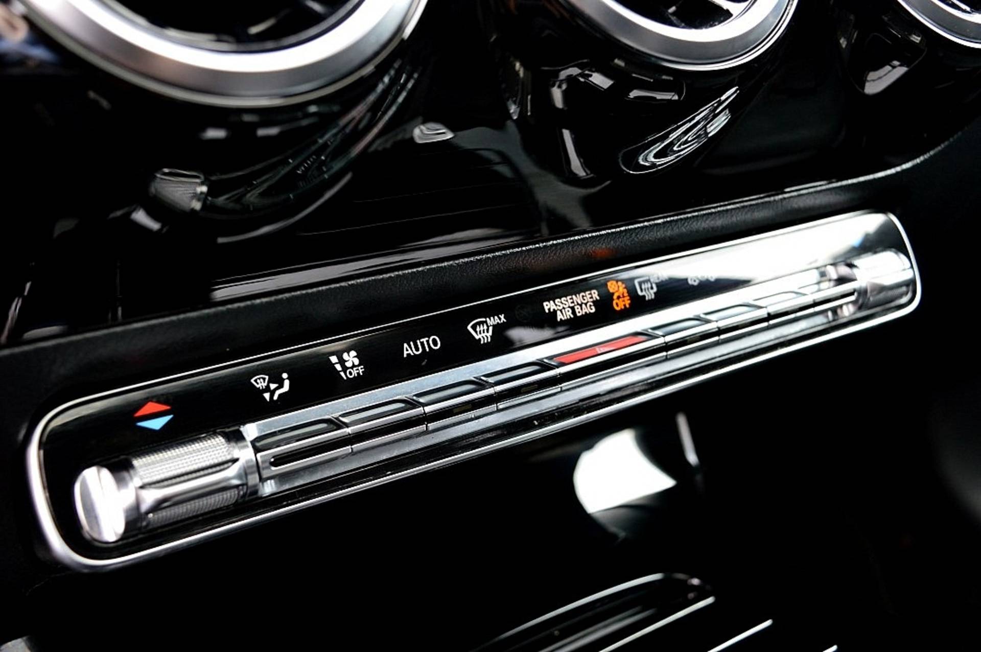 Mercedes-Benz A-Klasse 200 Business Solution AMG Rijklaarprijs-Garantie Sfeerverlichting Navigatie Panorama dak Led Camera Airco - 27/42