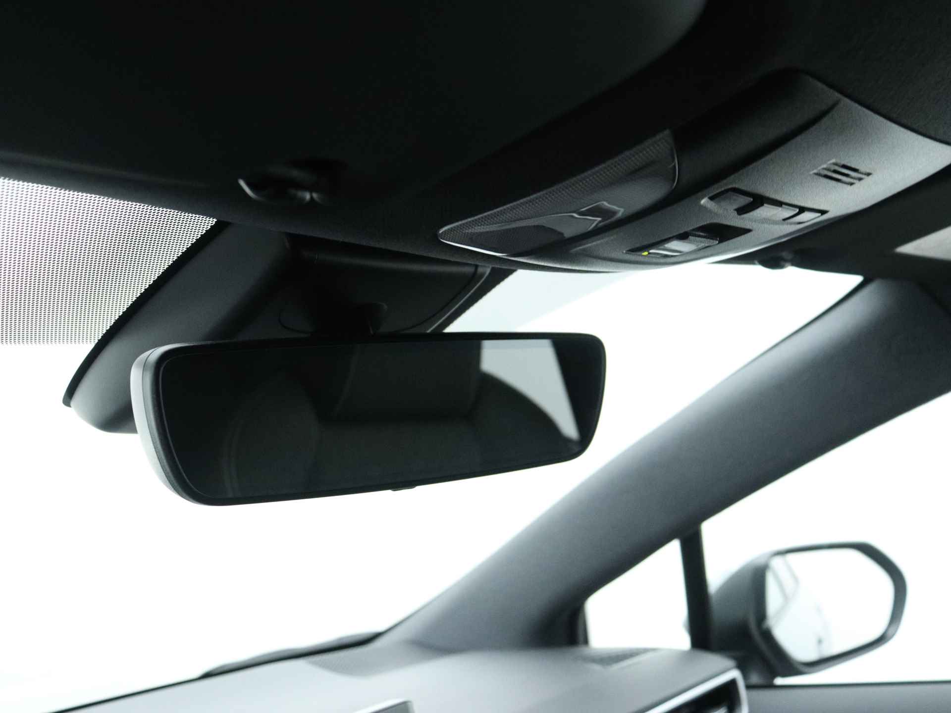 Toyota Corolla Touring Sports 1.8 Hybrid Dynamic | Camera | Stoelverwarming | LED | Climate Control | - 32/43