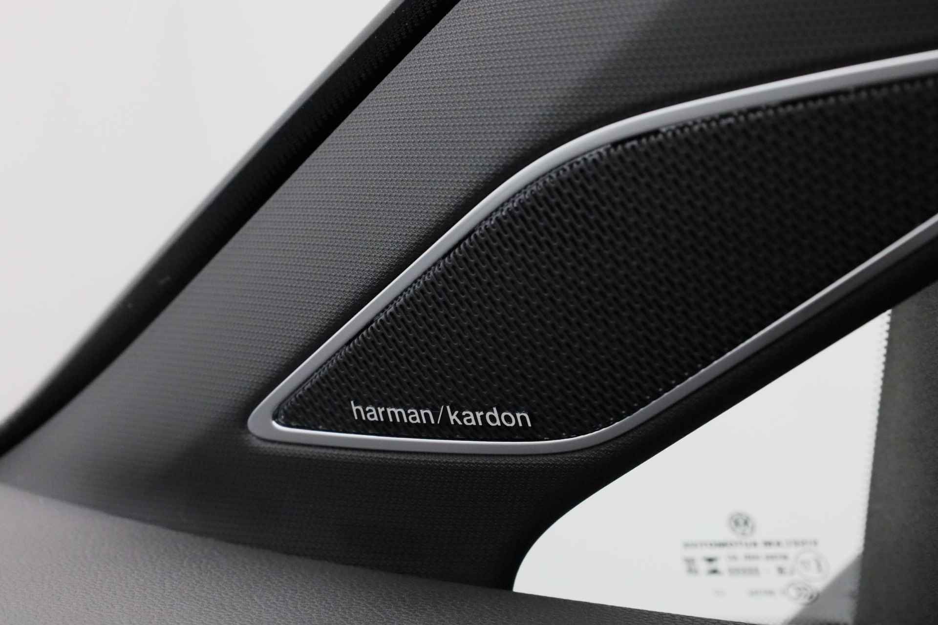 Volkswagen Golf 1.5 eTSI 150PK DSG R-Line Business | Pano | Harman/Kardon | IQ Light | Keyless | Camera | 17 inch - 9/42