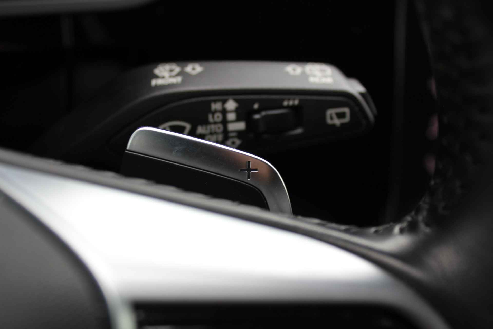Audi e-tron 50 quattro edition 71 kWh | Wegenbelastingvrij tot 2030 | 500 Km actieradius | Incl. 1 jaar Garantie | Dynamic Knipperlicht | Matrix LED Koplampen | Adaptive cruise | Stoelverwarming | Achteruitrijcamera | Automatisch inparkeren | Navigatie | Climate controle | Keyless start | Parkeersensoren V+A | Trekhaak | 20 Inch LMV | Half lederen/alcantara bekleding | Virtual cockpit | - 46/59