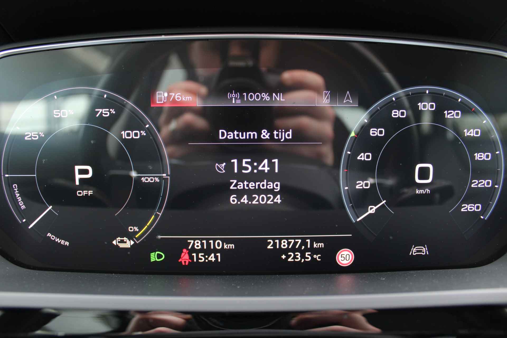 Audi e-tron 50 quattro edition 71 kWh | Wegenbelastingvrij tot 2030 | 500 Km actieradius | Incl. 1 jaar Garantie | Dynamic Knipperlicht | Matrix LED Koplampen | Adaptive cruise | Stoelverwarming | Achteruitrijcamera | Automatisch inparkeren | Navigatie | Climate controle | Keyless start | Parkeersensoren V+A | Trekhaak | 20 Inch LMV | Half lederen/alcantara bekleding | Virtual cockpit | - 48/59