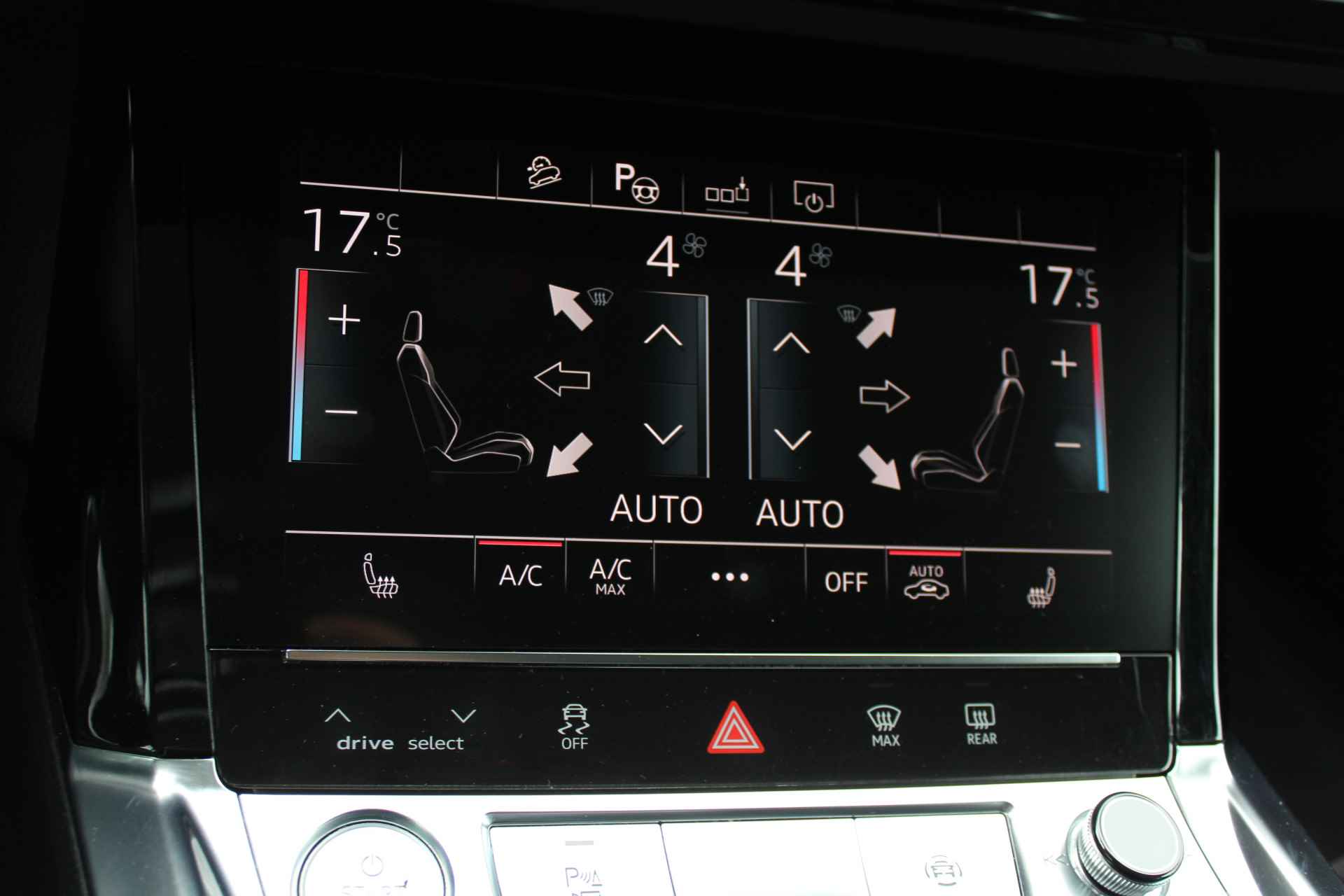 Audi e-tron 50 quattro edition 71 kWh | Wegenbelastingvrij tot 2030 | 500 Km actieradius | Incl. 1 jaar Garantie | Dynamic Knipperlicht | Matrix LED Koplampen | Adaptive cruise | Stoelverwarming | Achteruitrijcamera | Automatisch inparkeren | Navigatie | Climate controle | Keyless start | Parkeersensoren V+A | Trekhaak | 20 Inch LMV | Half lederen/alcantara bekleding | Virtual cockpit | - 53/59