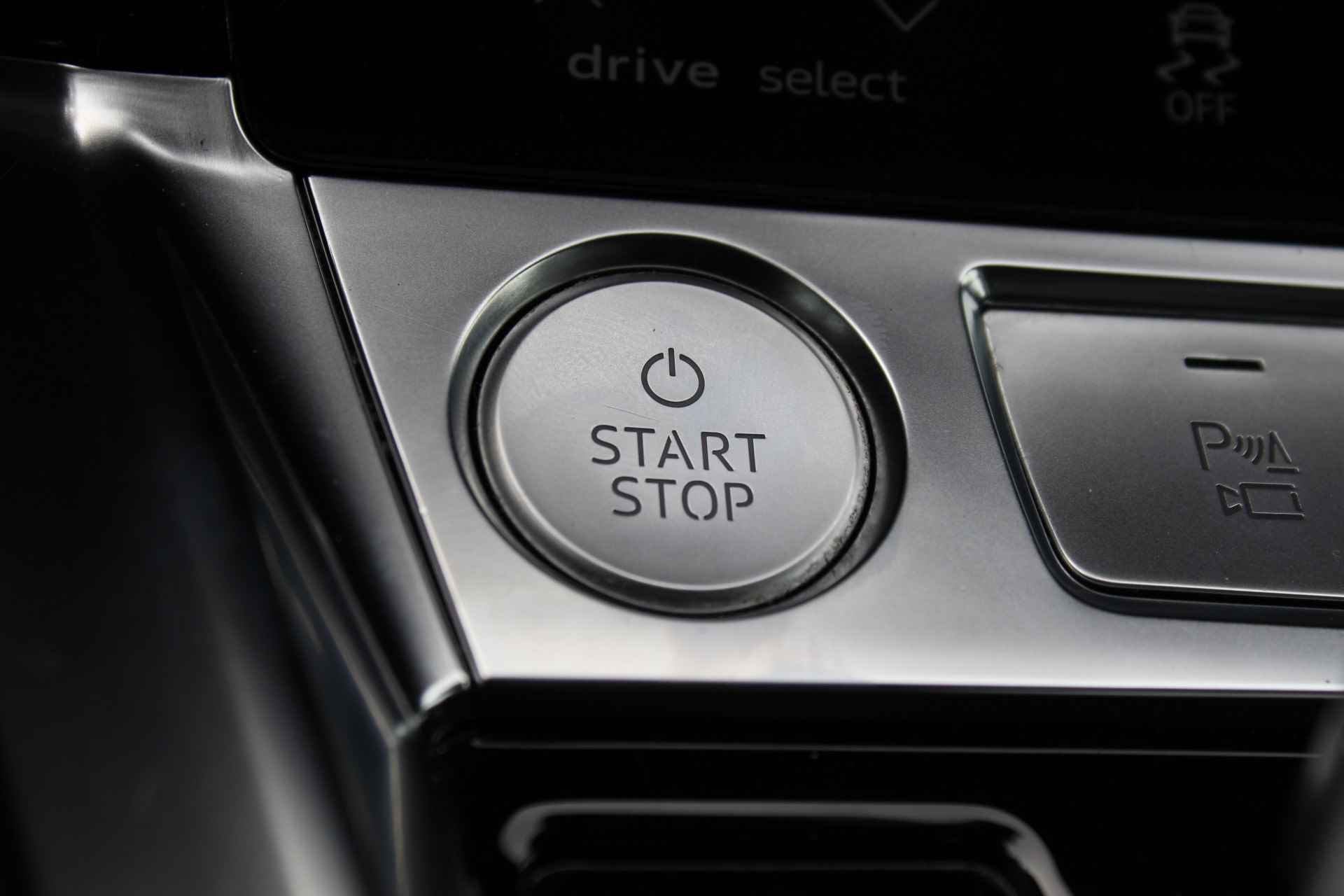 Audi e-tron 50 quattro edition 71 kWh | Wegenbelastingvrij tot 2030 | 500 Km actieradius | Incl. 1 jaar Garantie | Dynamic Knipperlicht | Matrix LED Koplampen | Adaptive cruise | Stoelverwarming | Achteruitrijcamera | Automatisch inparkeren | Navigatie | Climate controle | Keyless start | Parkeersensoren V+A | Trekhaak | 20 Inch LMV | Half lederen/alcantara bekleding | Virtual cockpit | - 56/59