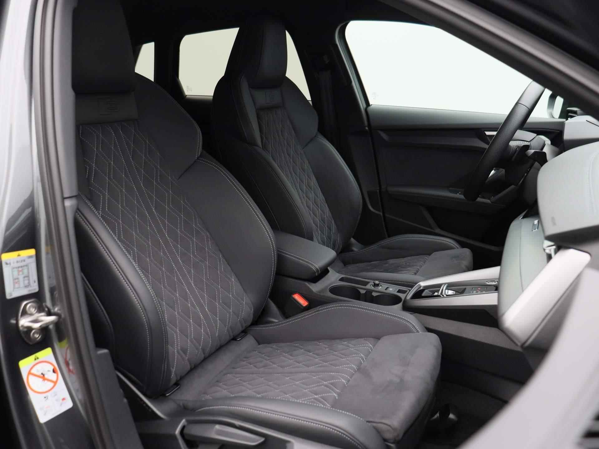 Audi A3 Sportback 30 TFSI S edition 110 PK | S-line exterieur | S-line interieur | Automaat | Navigatie | Adaptive Cruise Control | Parkeersensoren | Stoelverwarming | Lichtmetalen velgen | Climate Control | Audi Sound System | Fabrieksgarantie | - 42/46