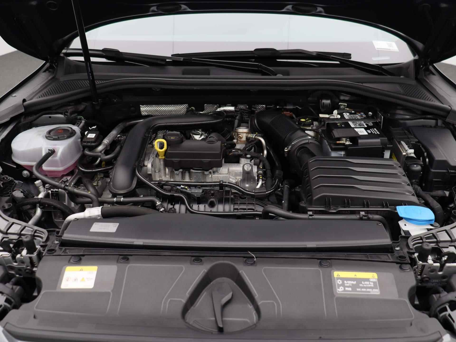 Audi A3 Sportback 30 TFSI S edition 110 PK | S-line exterieur | S-line interieur | Automaat | Navigatie | Adaptive Cruise Control | Parkeersensoren | Stoelverwarming | Lichtmetalen velgen | Climate Control | Audi Sound System | Fabrieksgarantie | - 43/46