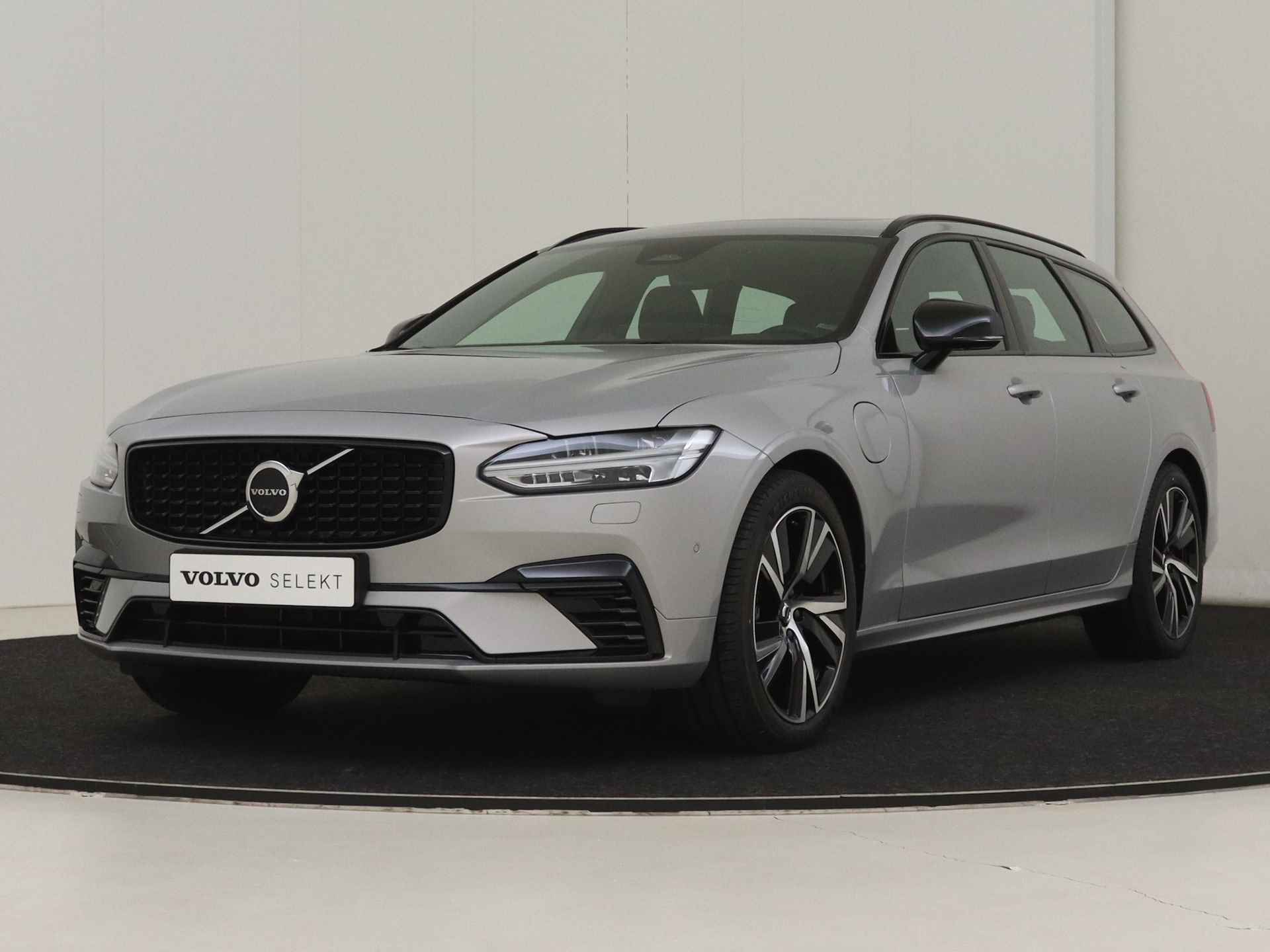 Volvo V90 T6 Recharge AWD Ultimate Dark | Luchtvering | Bowers & Wilkins | 360° Camera | Gelamineerd glas | Trekhaak - 3/17