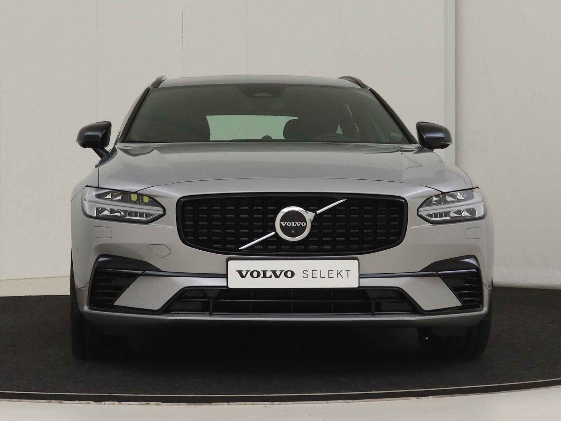 Volvo V90 T6 Recharge AWD Ultimate Dark | Luchtvering | Bowers & Wilkins | 360° Camera | Gelamineerd glas | Trekhaak - 10/17