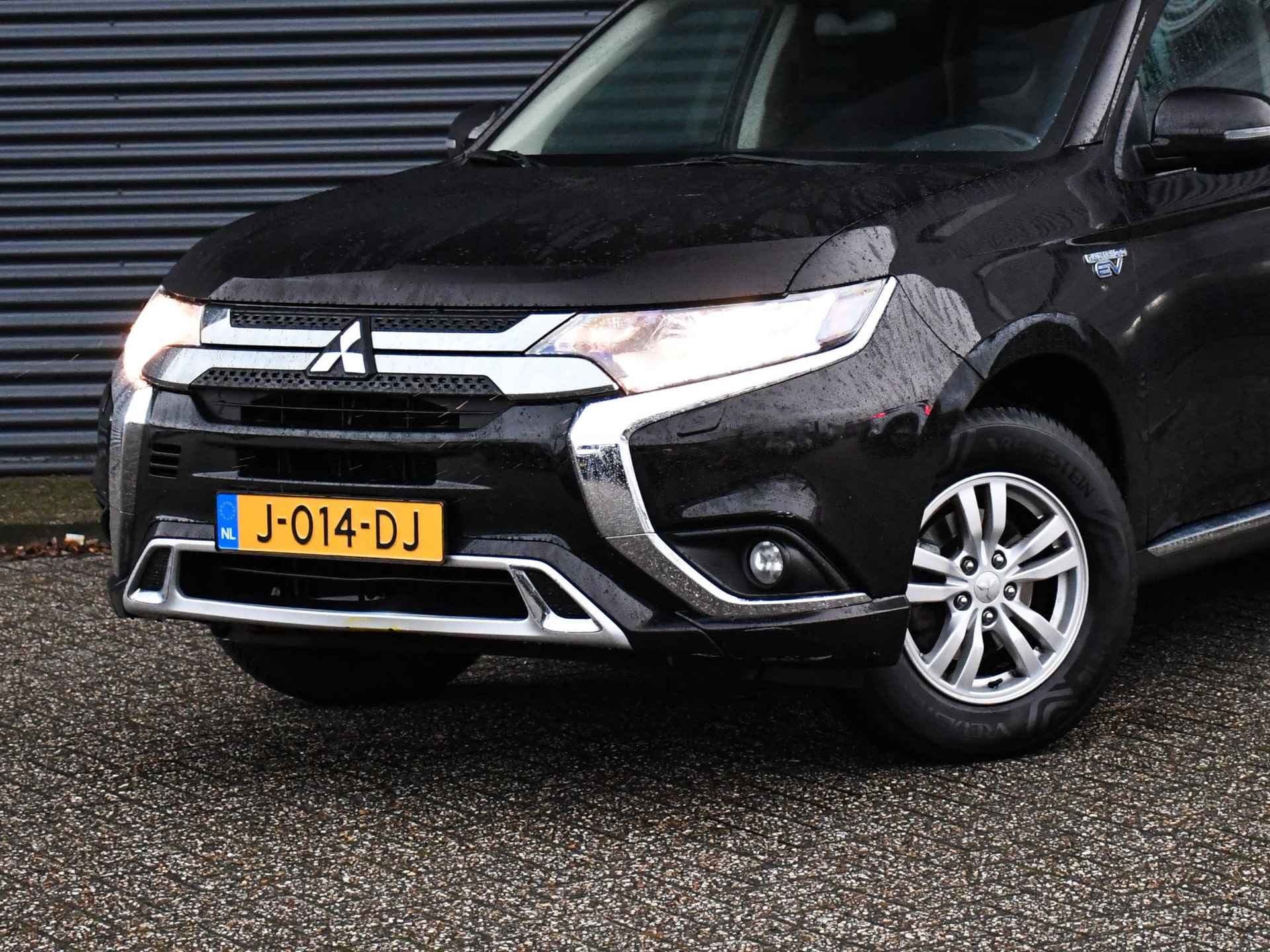 Mitsubishi Outlander Pure 2.4 PHEV 135pk Automaat KEYLESS | CRUISE.C | DAB | TREKHAAK | STOELVERW. VOOR | PDC ACHTER + CAM. - 2/34