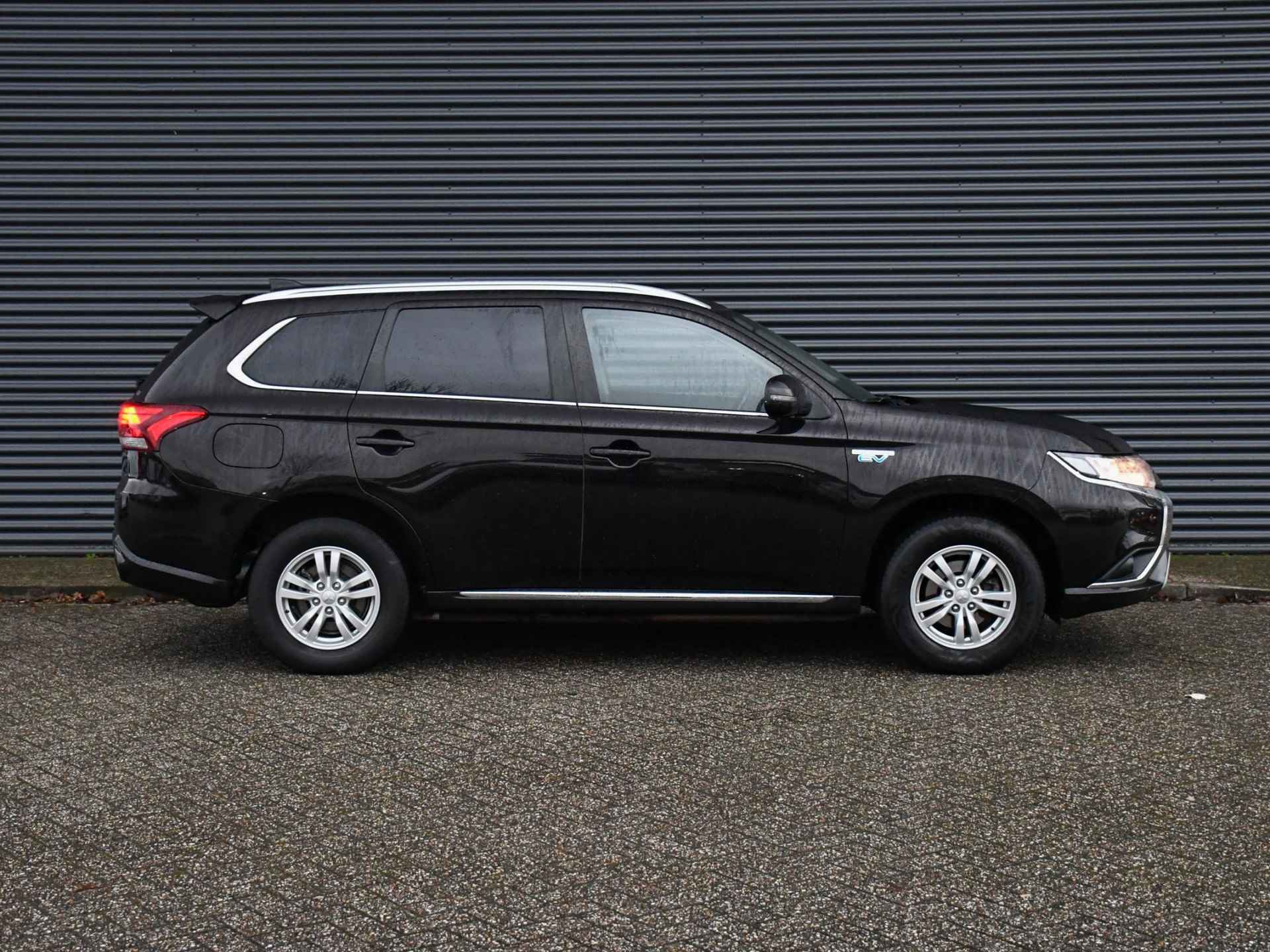 Mitsubishi Outlander Pure 2.4 PHEV 135pk Automaat KEYLESS | CRUISE.C | DAB | TREKHAAK | STOELVERW. VOOR | PDC ACHTER + CAM. - 3/34