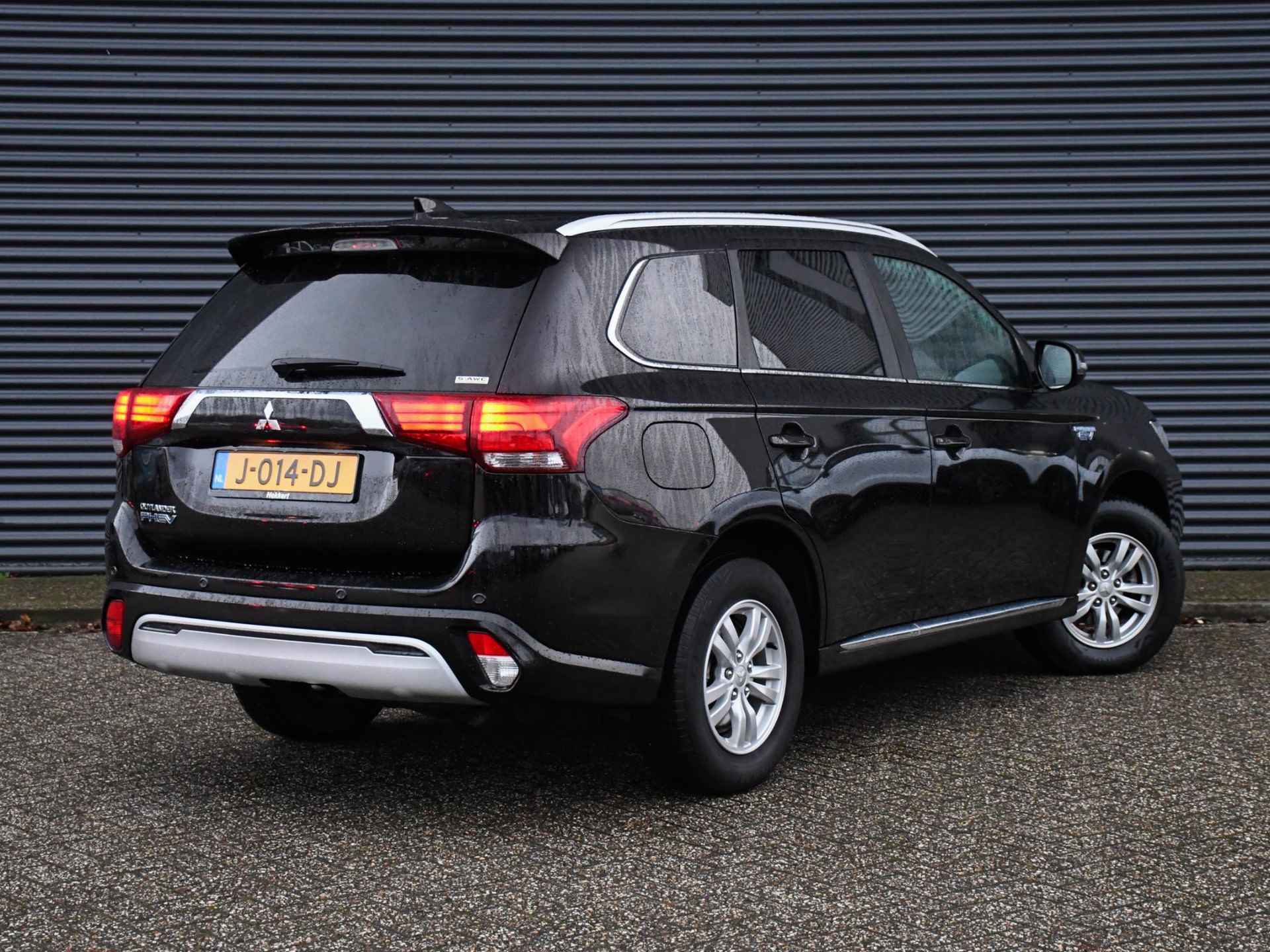 Mitsubishi Outlander Pure 2.4 PHEV 135pk Automaat KEYLESS | CRUISE.C | DAB | TREKHAAK | STOELVERW. VOOR | PDC ACHTER + CAM. - 4/34