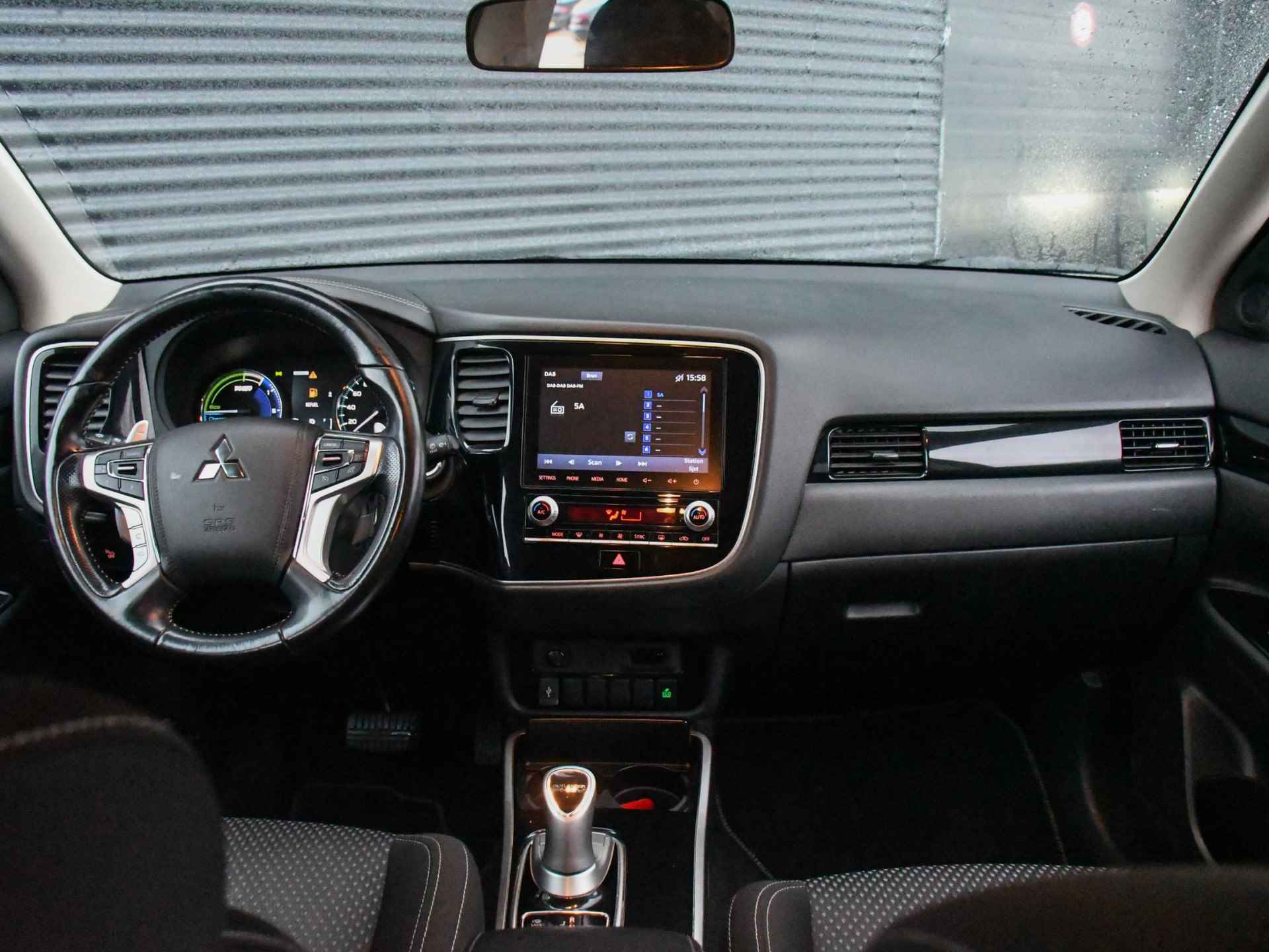 Mitsubishi Outlander Pure 2.4 PHEV 135pk Automaat KEYLESS | CRUISE.C | DAB | TREKHAAK | STOELVERW. VOOR | PDC ACHTER + CAM. - 12/34