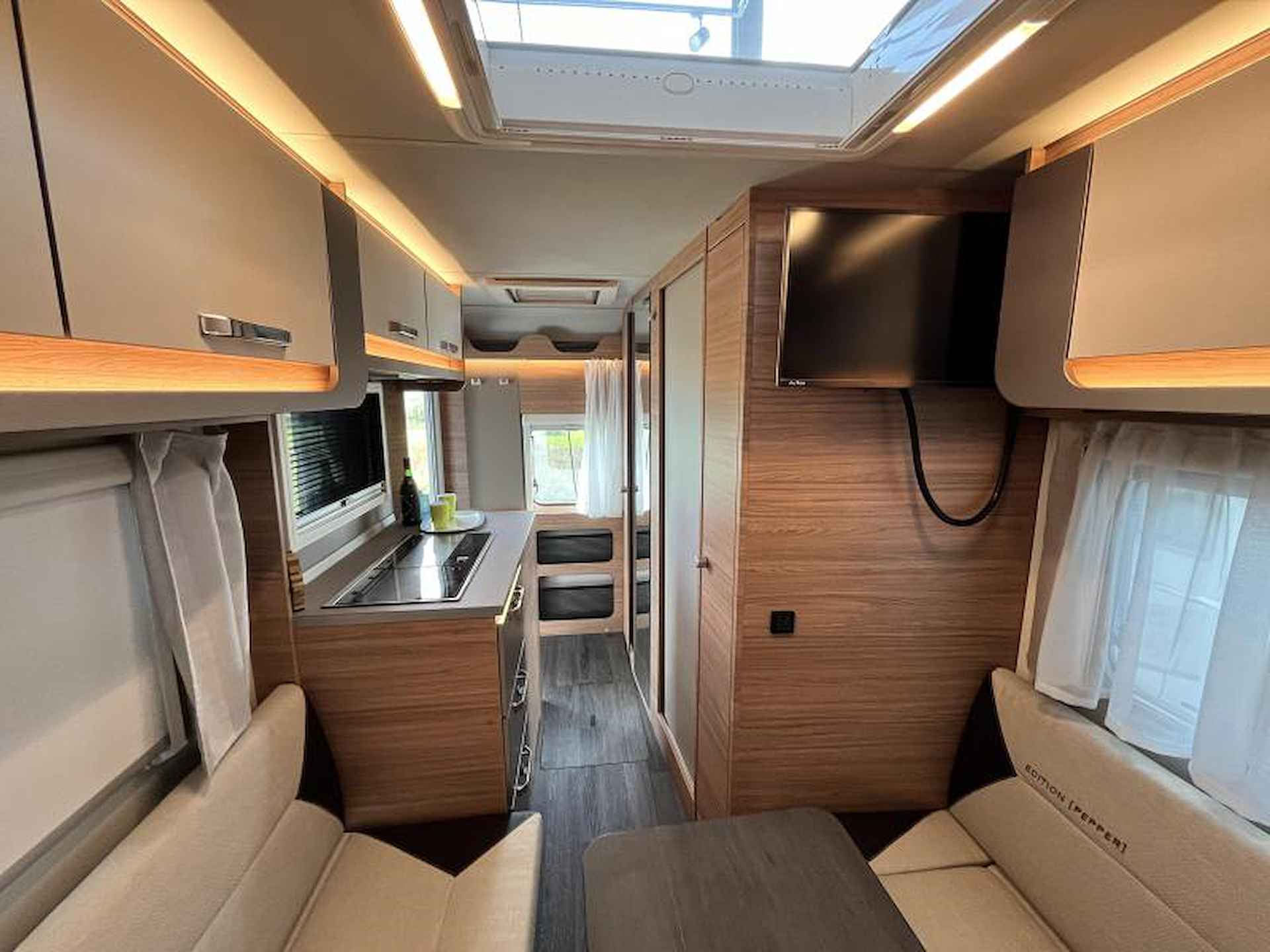 Weinsberg Xcursion 500 LT VAN EDITION [PEPPER] - 10/14