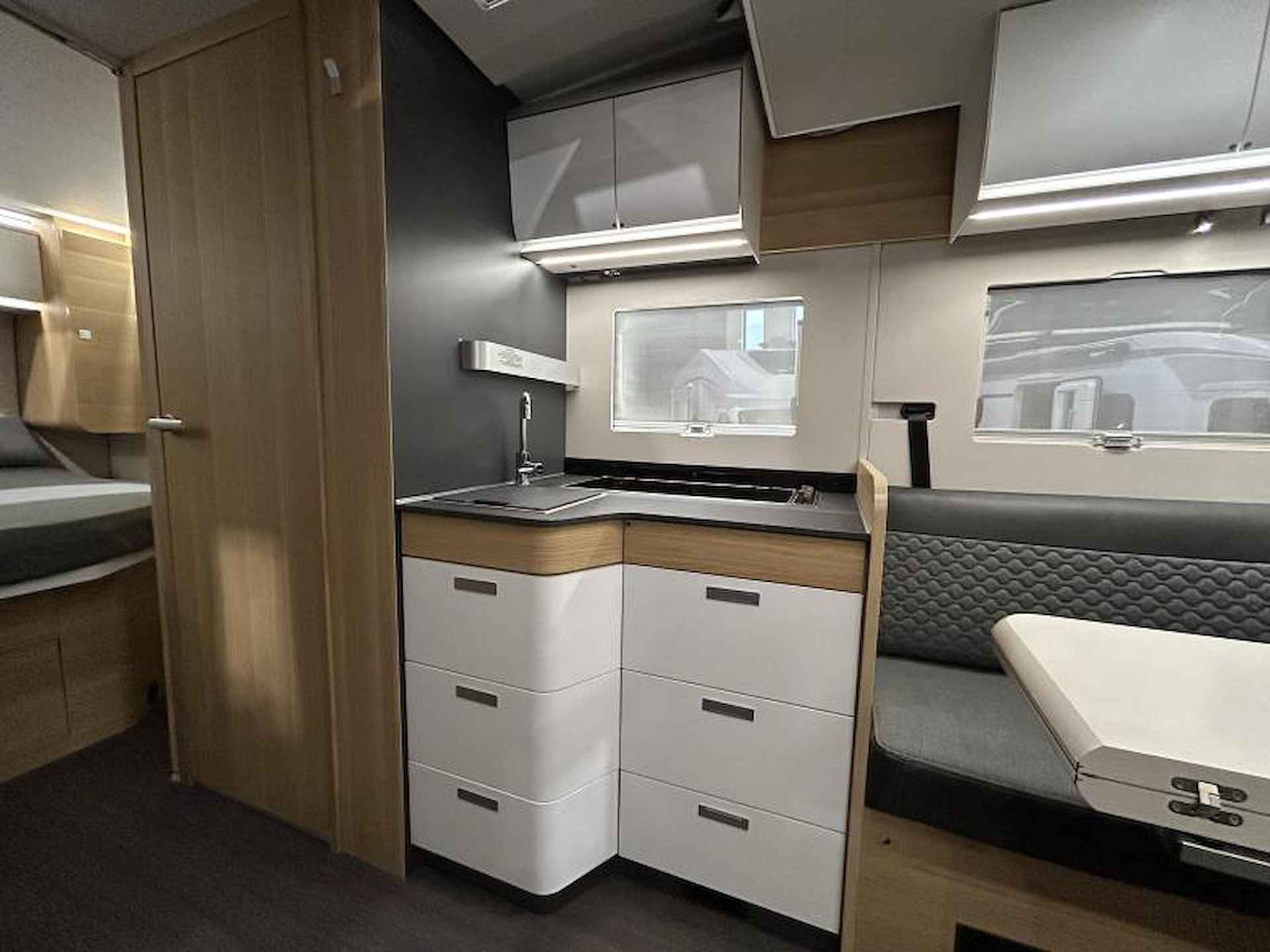 Adria Matrix Plus 670 DC Nieuw model, Luxe - 8/23