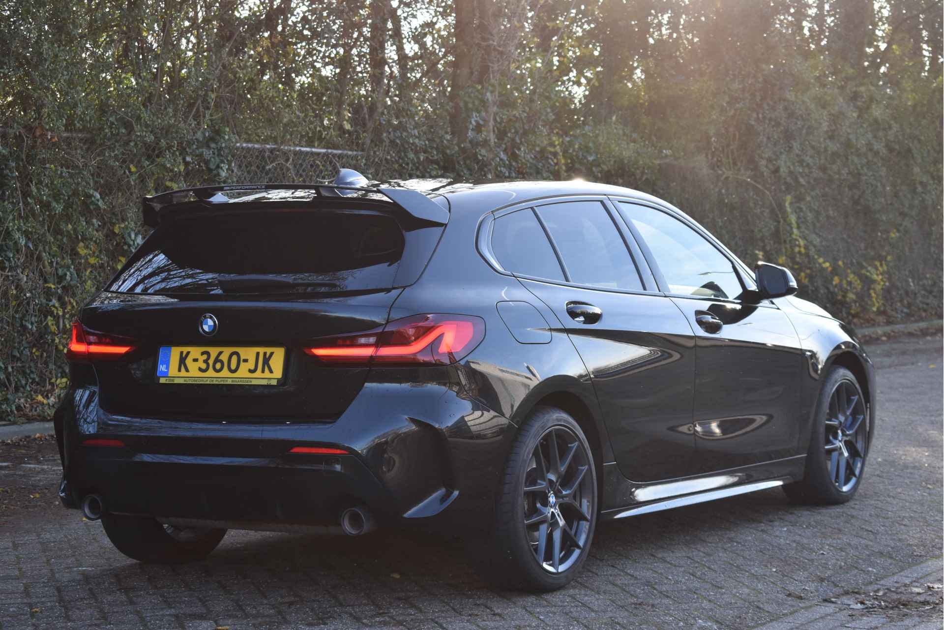 BMW 1-serie 120i High Executive Edition M-Sport | NL-Auto | M-perf.spoiler | Leder | Carplay | Sportstoelen | Full LED | NAP - 7/71