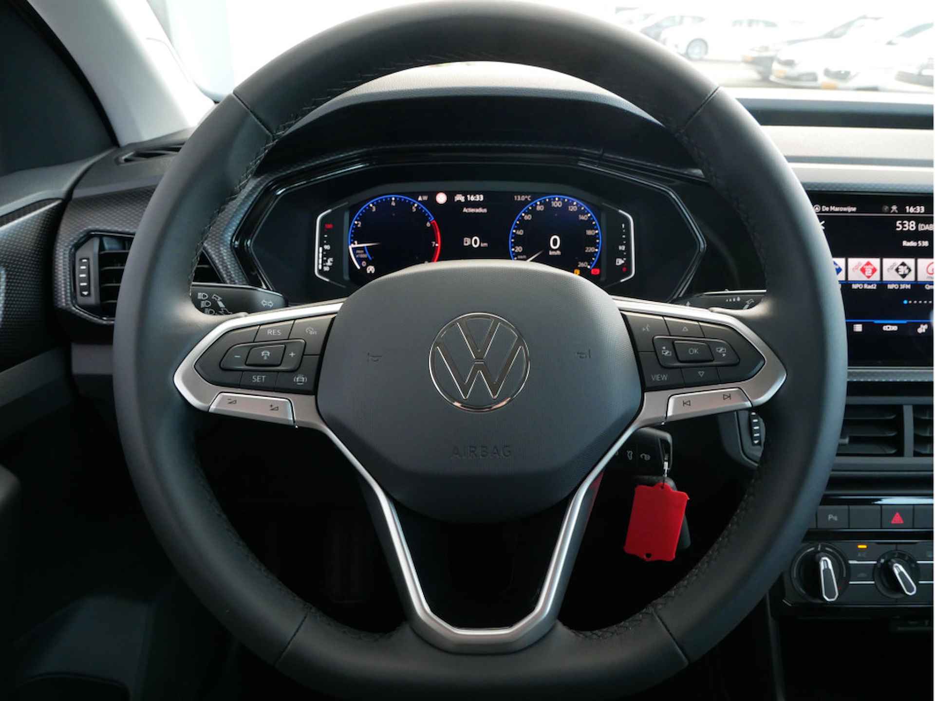 Volkswagen T-Cross 1.0 TSI 95 pk Life | Navi by App connect | Parkeersensoren - 13/21