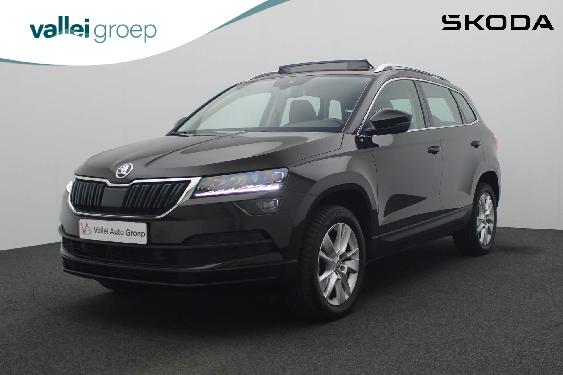 Skoda Karoq 1.5 TSI 150PK ACT Business Edition | Pano | Camera | Stoelverwarming | Navi | Parkeersensoren voor/achter | ACC | Keyless