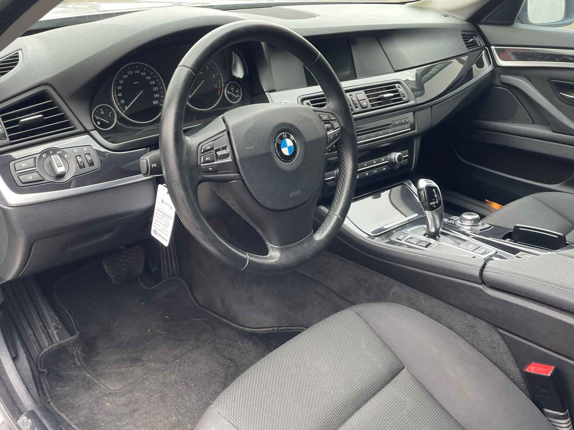 BMW 5 Serie 520i Executive Aut. / trekhk - 8/30