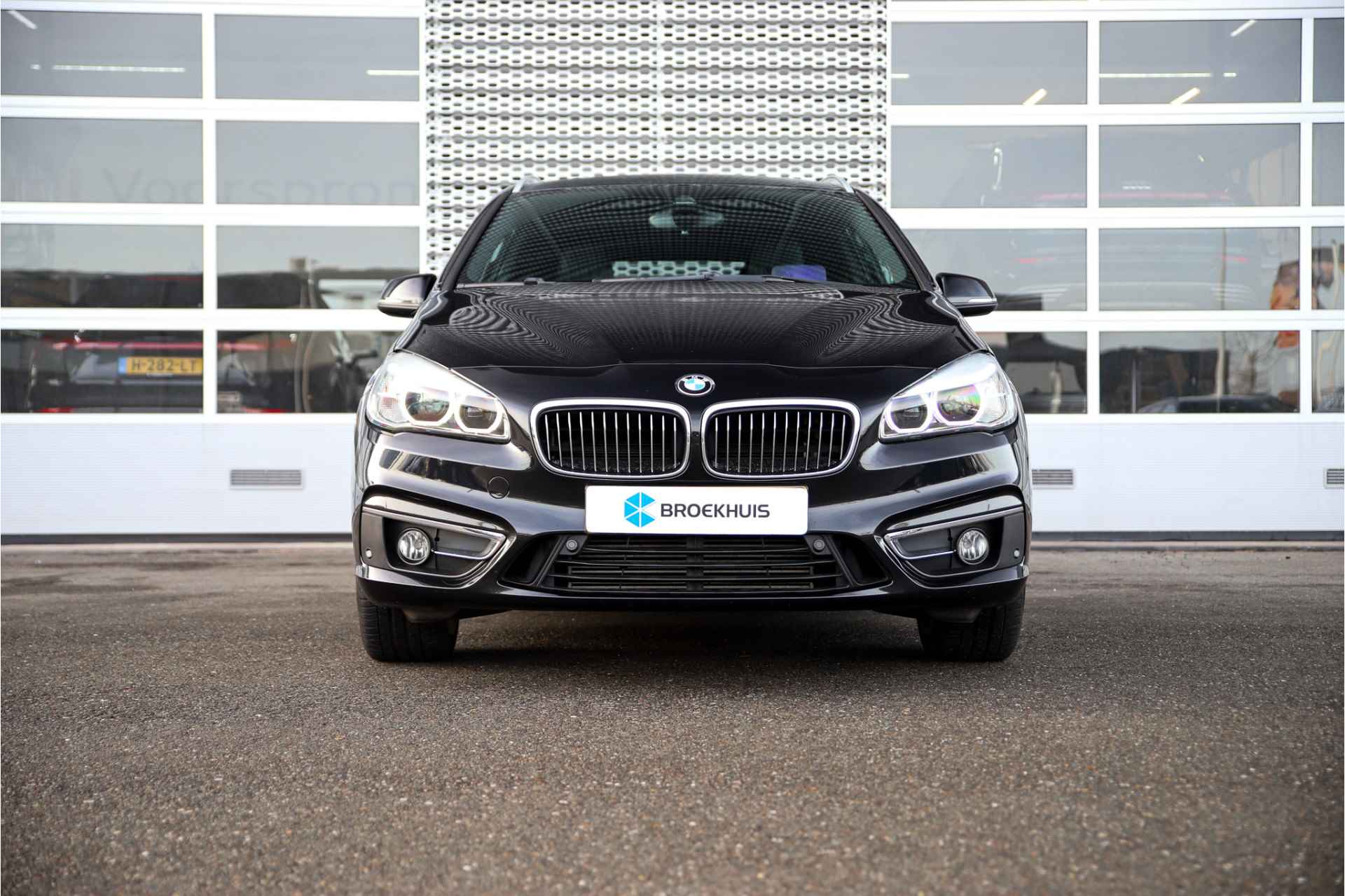 BMW 2 Serie Active Tourer 220i Luxury | Leder interieur | Stoelverwarming | Navigatie | Camera | etc. - 3/41