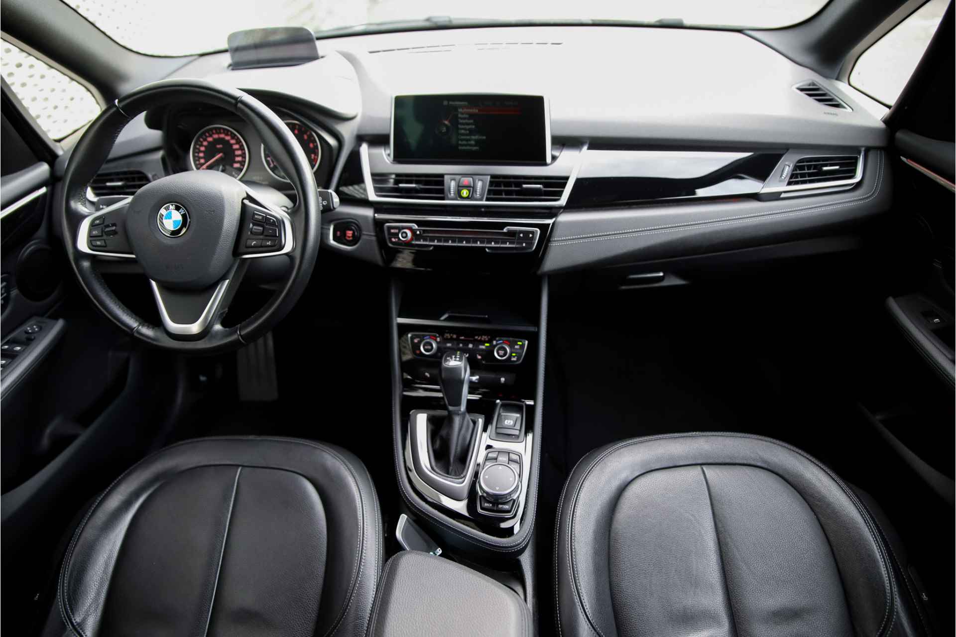 BMW 2 Serie Active Tourer 220i Luxury | Leder interieur | Stoelverwarming | Navigatie | Camera | etc. - 9/41