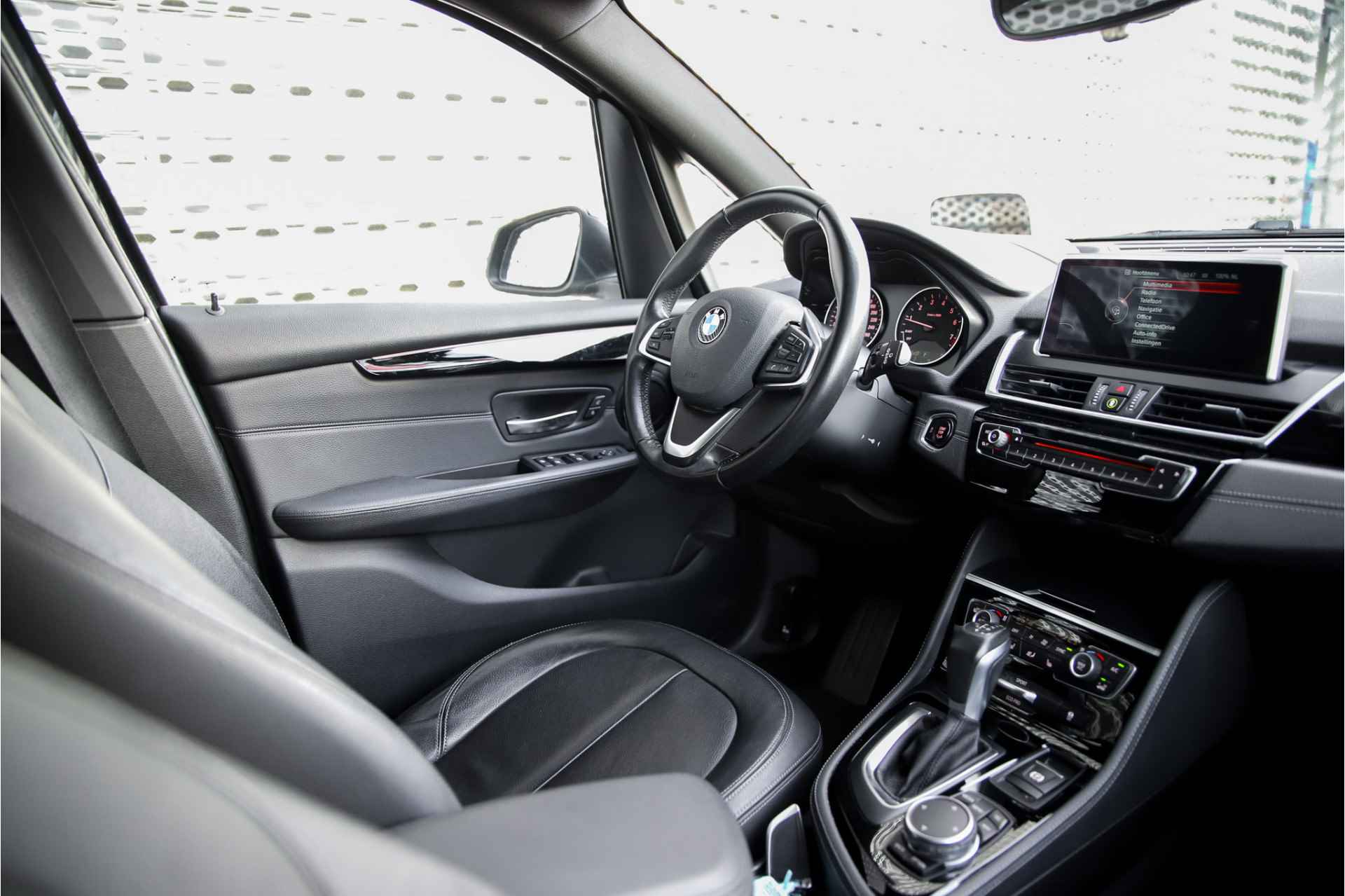 BMW 2 Serie Active Tourer 220i Luxury | Leder interieur | Stoelverwarming | Navigatie | Camera | etc. - 10/41