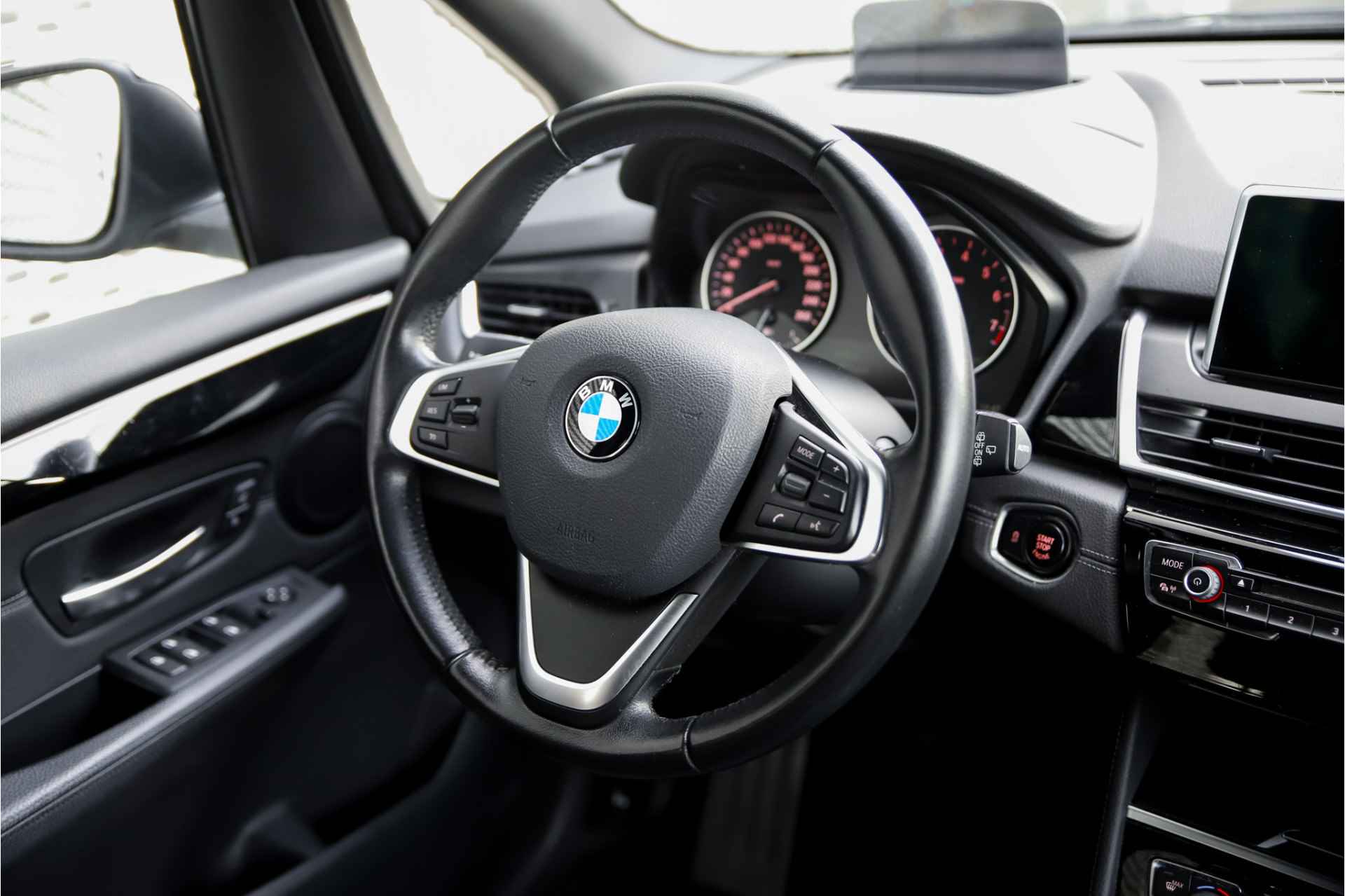 BMW 2 Serie Active Tourer 220i Luxury | Leder interieur | Stoelverwarming | Navigatie | Camera | etc. - 12/41