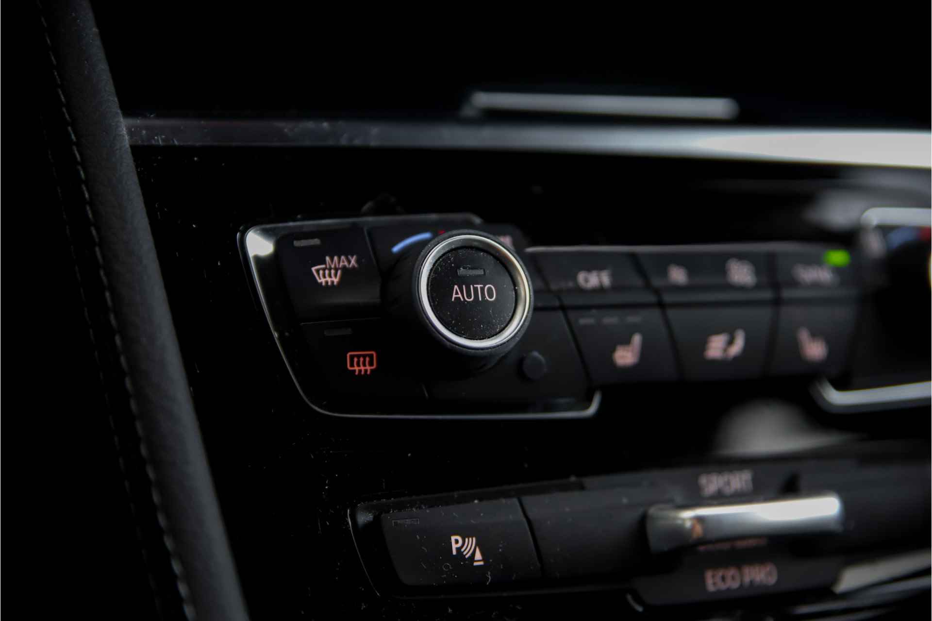 BMW 2 Serie Active Tourer 220i Luxury | Leder interieur | Stoelverwarming | Navigatie | Camera | etc. - 31/41
