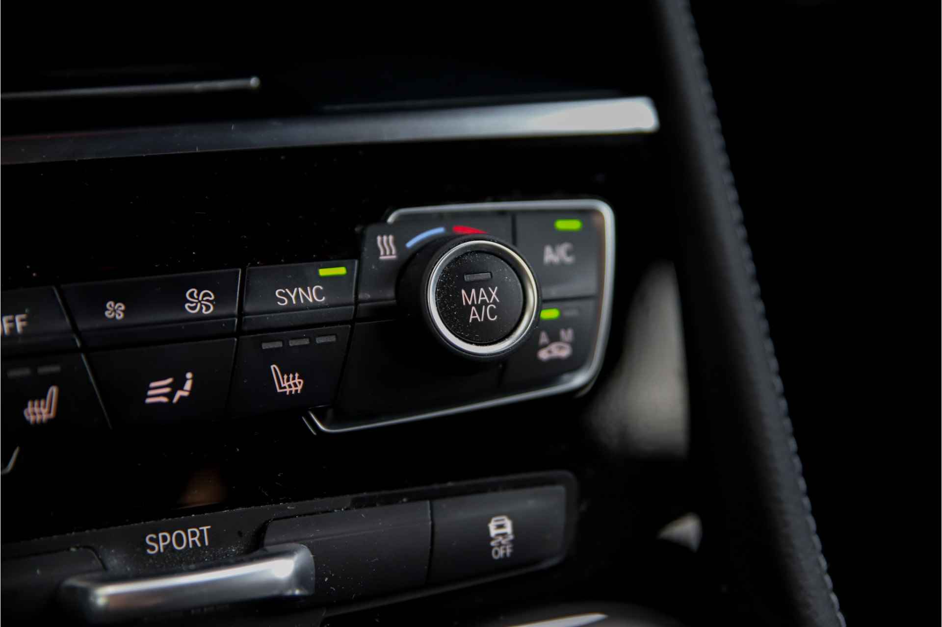 BMW 2 Serie Active Tourer 220i Luxury | Leder interieur | Stoelverwarming | Navigatie | Camera | etc. - 34/41