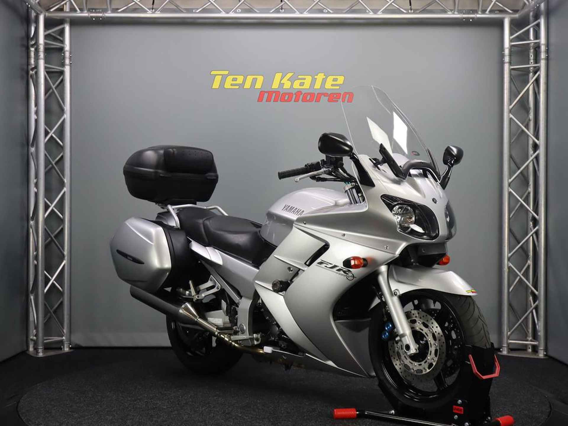 Yamaha FJR 1300 - 2/13