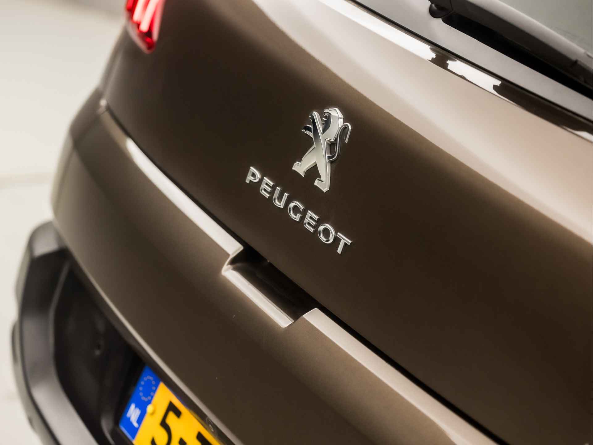 Peugeot 3008 1.6 Sport 157Pk Automaat (PANORAMADAK, NAVIGATIE, CAMERA, CLIMATE, SPORTSTOELEN, TREKHAAK, CRUISE, LM VELGEN, NIEUWSTAAT) - 26/33