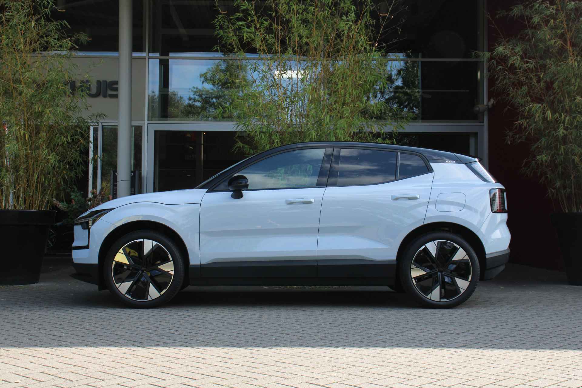 Volvo EX30 Single Motor Extended Range Plus 69 kWh | Trekhaak | Camera | Stuur/stoelverwarming | Adaptive Cruise | Harman/Kardon - 5/14