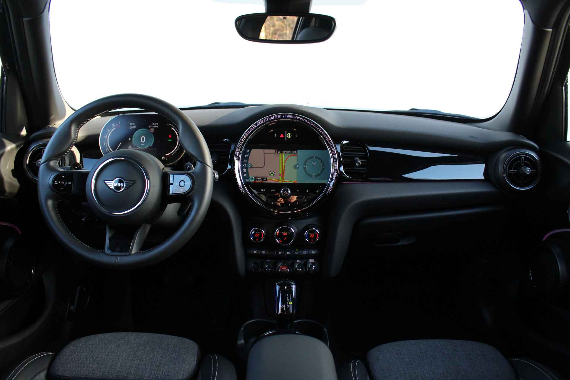 MINI Hatchback Cooper S Classic Automaat / Premium Go Pakket / Achteruitrijcamera / Sportstoelen / LED / Comfort Access / Stoelverwarming / Cruise Control - 27/29