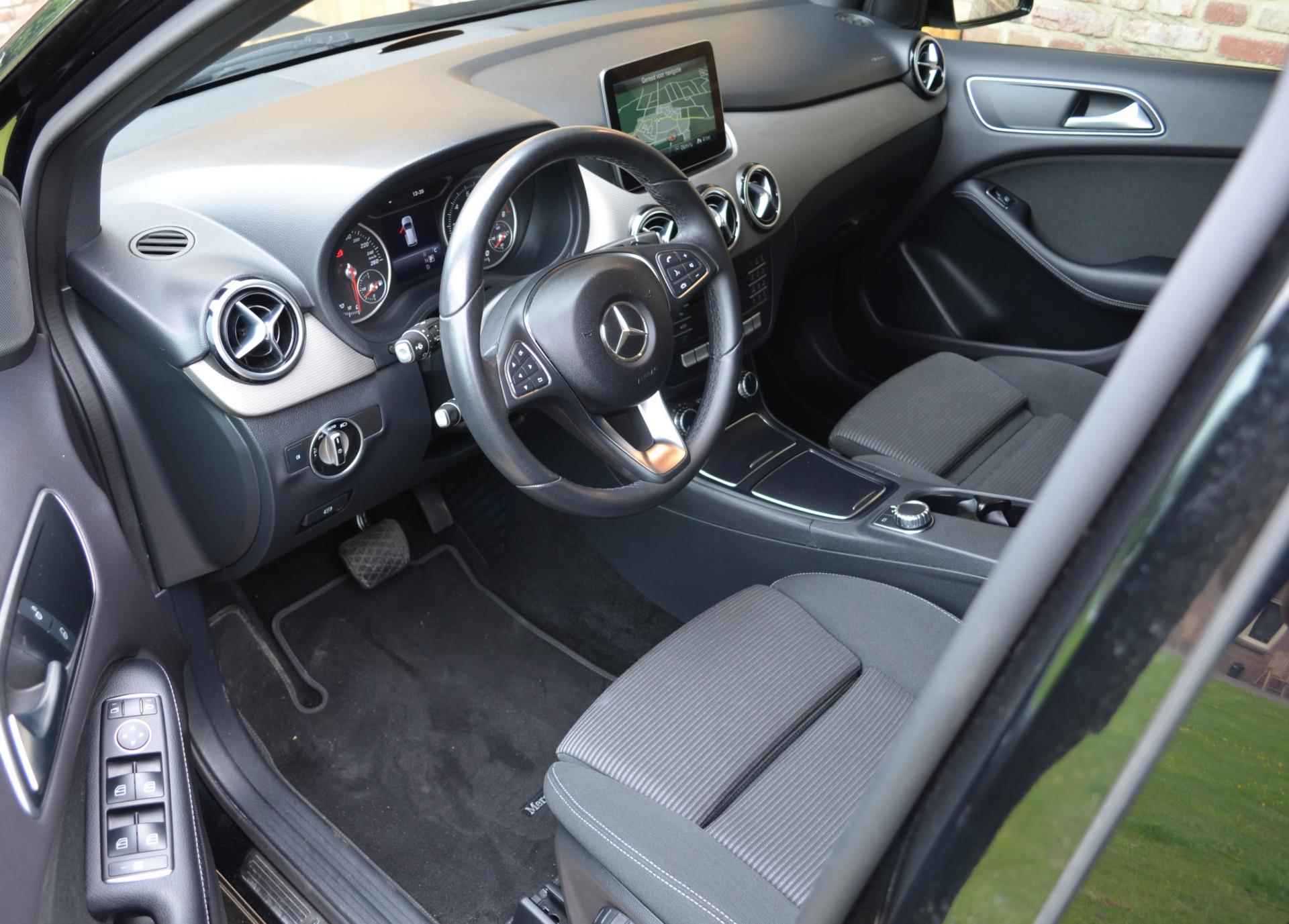 Mercedes-Benz B-klasse 180 Automaat Edition Plus LED|Navi.|PDC|Sportstoelen|NL auto - 8/28