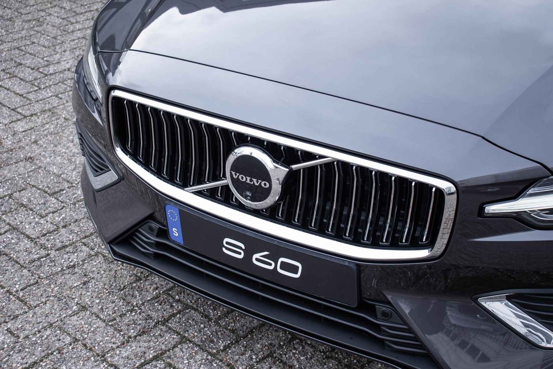 Volvo S60 Recharge T6 AWD Ultimate Bright Panoramadak |  360º Camera | Geventileerd Nappa Leder | Massagefunctie voorstoelen | Verwarmde achterbank - 13/34