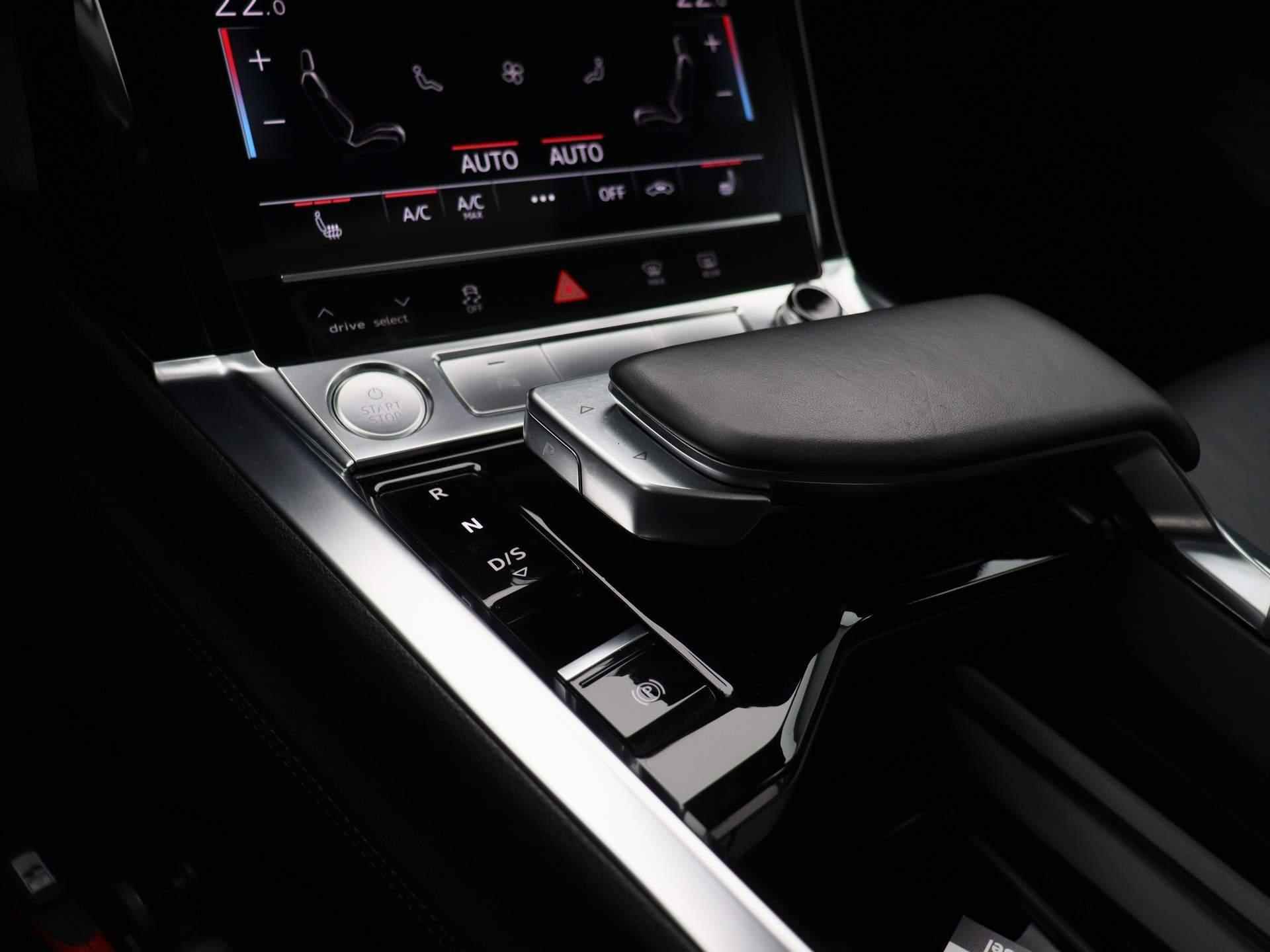 Audi e-tron e-tron 50 quattro Launch edition plus 71 kWh | Leder | Navigatie | Panoramadak | 20" - 22/52