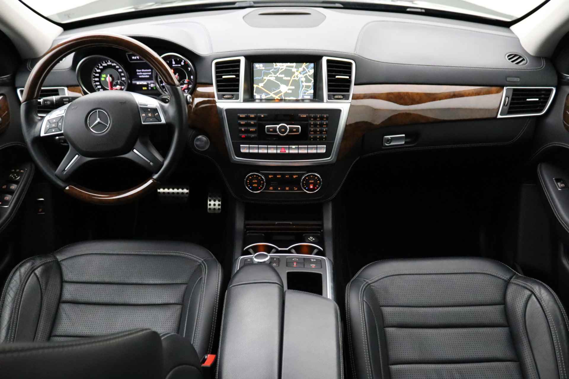 Mercedes-Benz M-Klasse AMG 63 | Panoramadak | Memory seats | Adaptieve cruise control | Luchtvering - 3/33