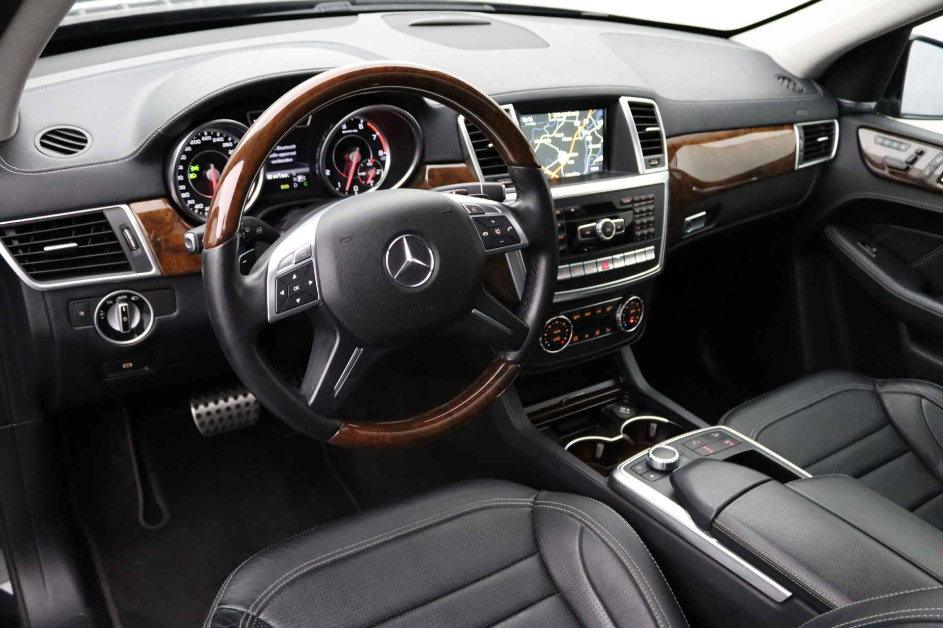 Mercedes-Benz M-Klasse AMG 63 | Panoramadak | Memory seats | Adaptieve cruise control | Luchtvering - 9/33