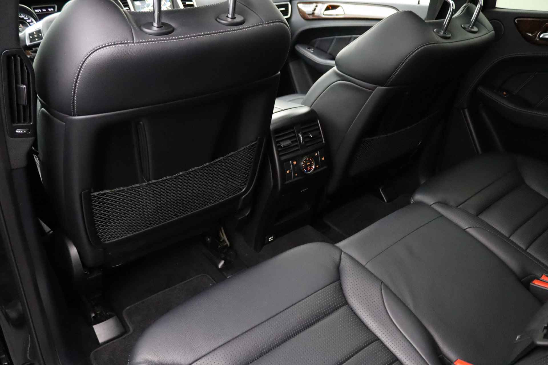 Mercedes-Benz M-Klasse AMG 63 | Panoramadak | Memory seats | Adaptieve cruise control | Luchtvering - 10/33