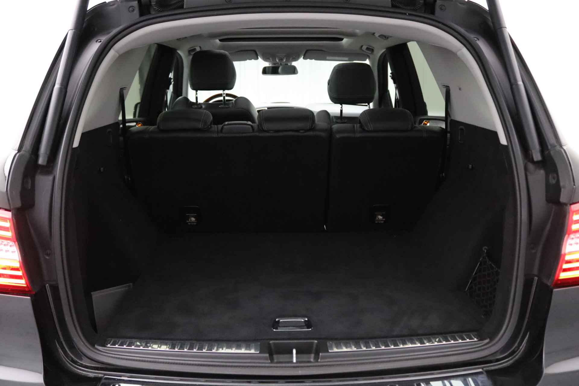 Mercedes-Benz M-Klasse AMG 63 | Panoramadak | Memory seats | Adaptieve cruise control | Luchtvering - 11/33