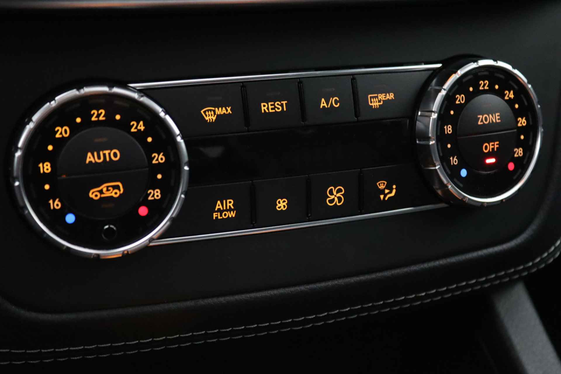 Mercedes-Benz M-Klasse AMG 63 | Panoramadak | Memory seats | Adaptieve cruise control | Luchtvering - 28/33