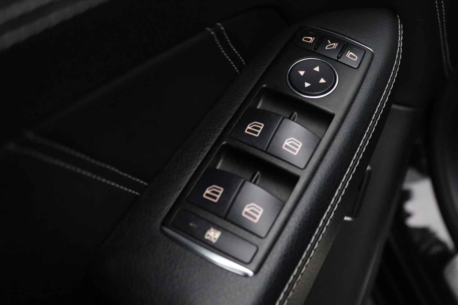 Mercedes-Benz M-Klasse AMG 63 | Panoramadak | Memory seats | Adaptieve cruise control | Luchtvering - 29/33