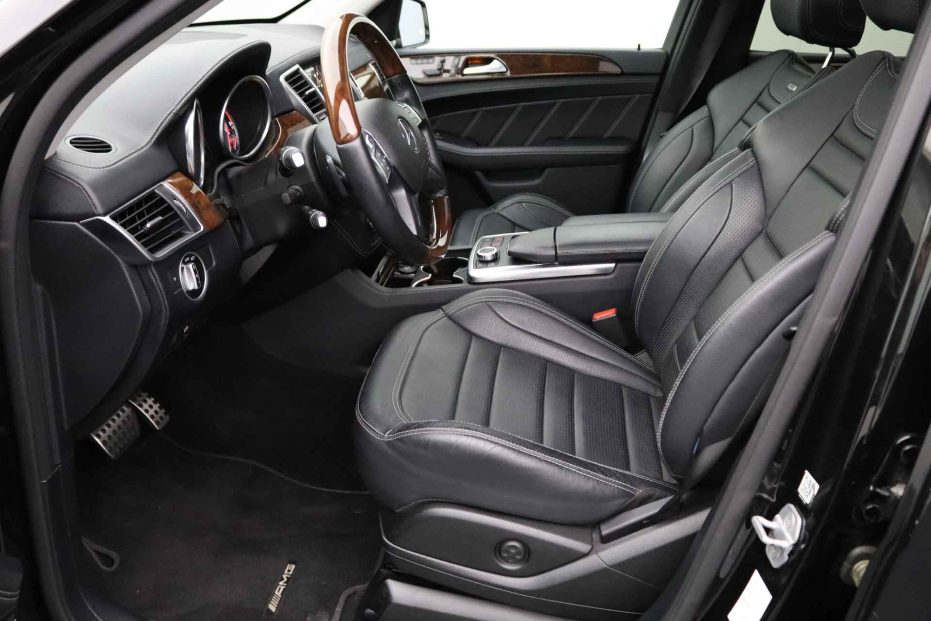 Mercedes-Benz M-Klasse AMG 63 | Panoramadak | Memory seats | Adaptieve cruise control | Luchtvering - 30/33