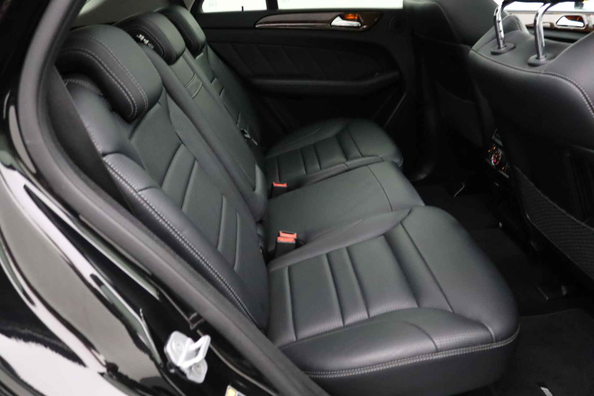 Mercedes-Benz M-Klasse AMG 63 | Panoramadak | Memory seats | Adaptieve cruise control | Luchtvering - 32/33
